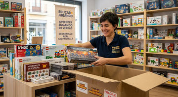 Tienda Educar Jugando recibiendo novedades de Warhammer y Citadel para aprender jugando de verdad.