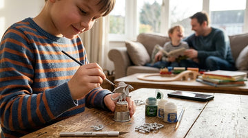 🎨 Más pinceles y menos pantallas: Por qué el cerebro de tu hijo prefiere crear a deslizar el dedo