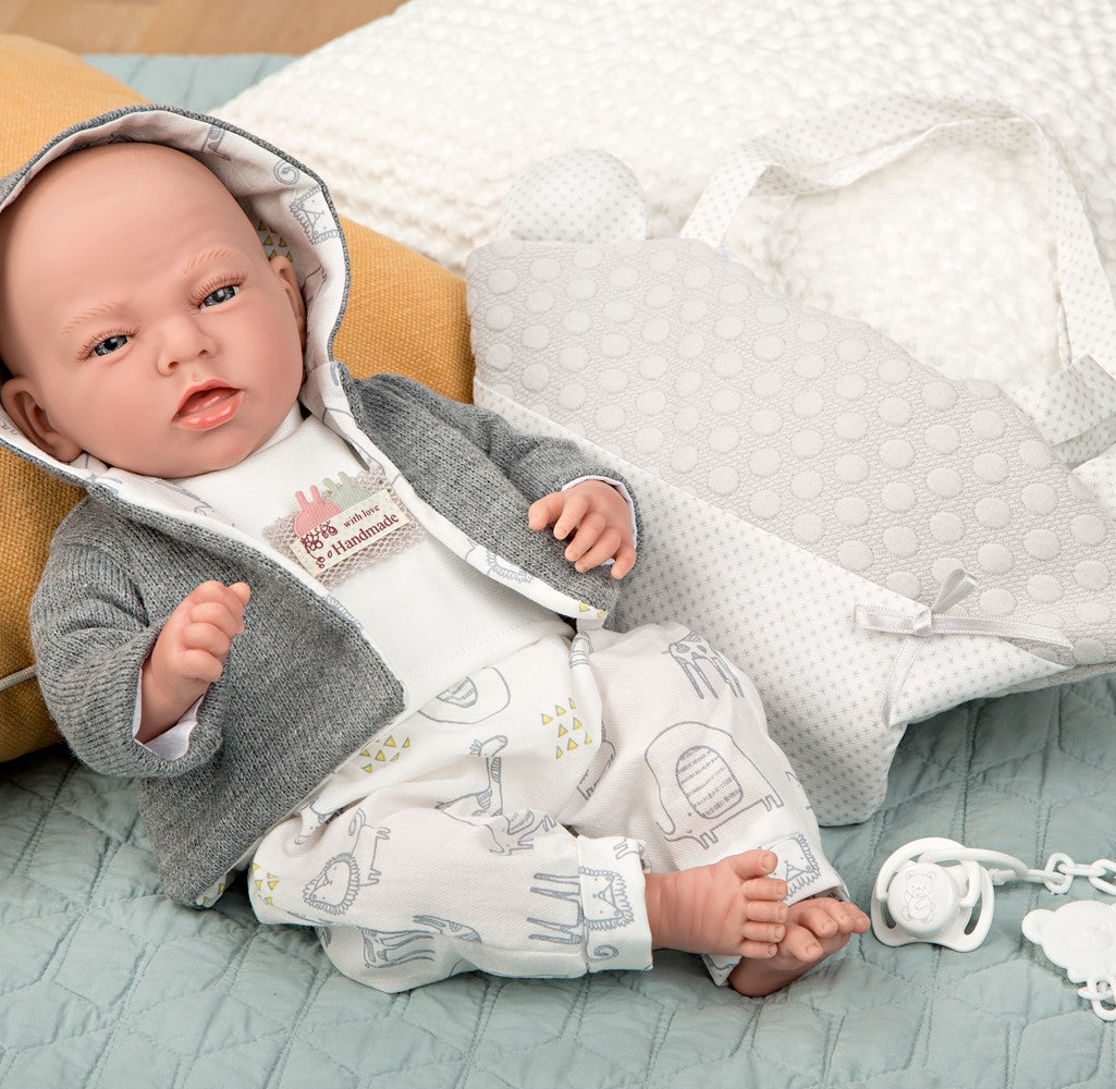 Muñeca Dafne Elegance con peso 40 cm Arias 60642 con cuerpo lastrado de silicona y conjunto de bebe rosa