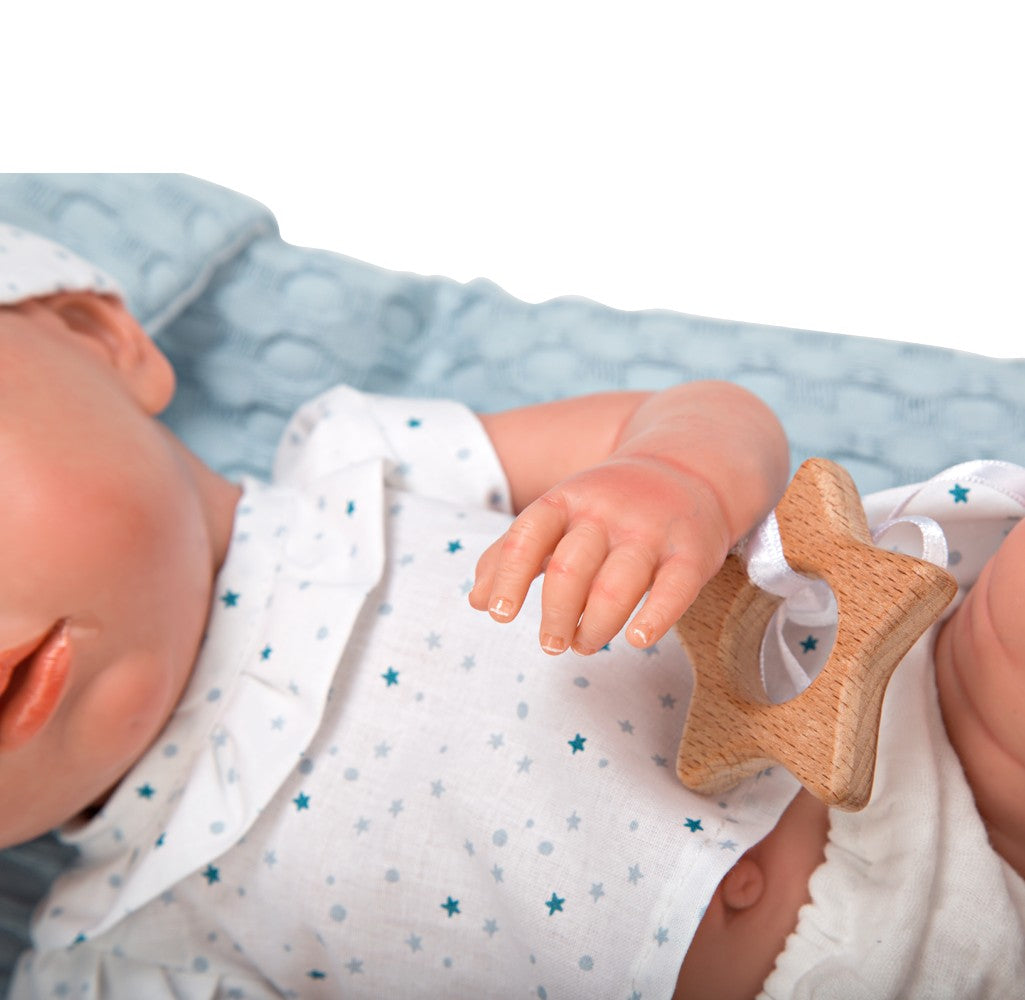 BEBÉ REBORN CLAUDIO AZUL CON COLCHONETA PARA CARRO O CUNA Y DOU DOU MORDEDOR- Arias 98091