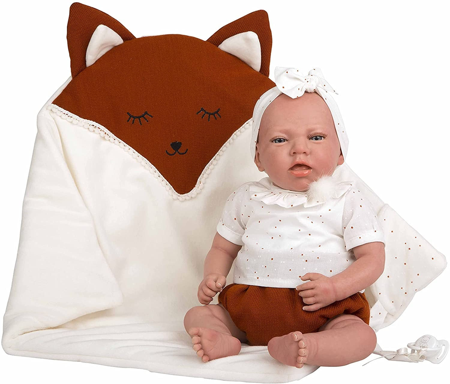 Primer plano del rostro del bebe reborn Luna Caldera Arias 98076 con ojos cerrados y expresion de recien nacido