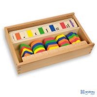 Set de geo formas ensartables de madera Andreu Toys 16293 con formas geometricas de colores y cordones