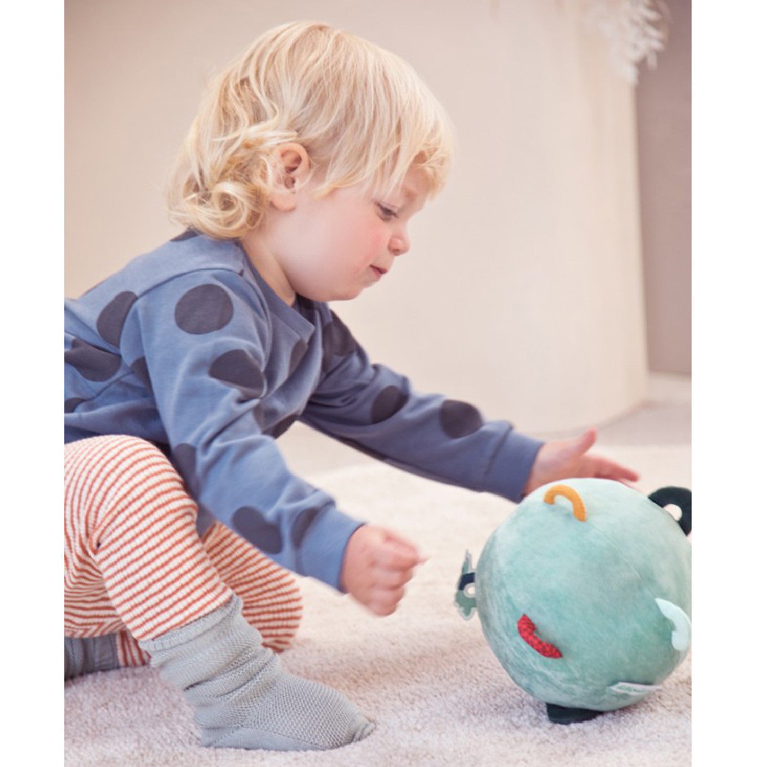 Pelota sensorial con sonidos joe - lilliputiens 83397