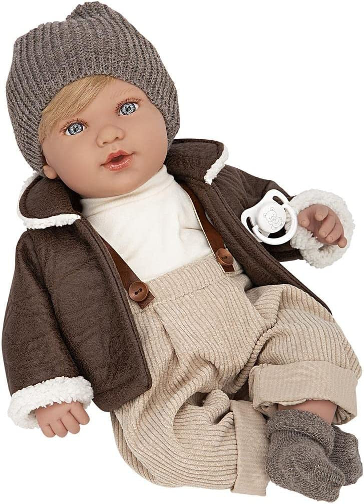 Muñeca Elegance Iria 45 cm Arias con conjunto marrón, gorro de lana gris, peto beige de pana y chupete