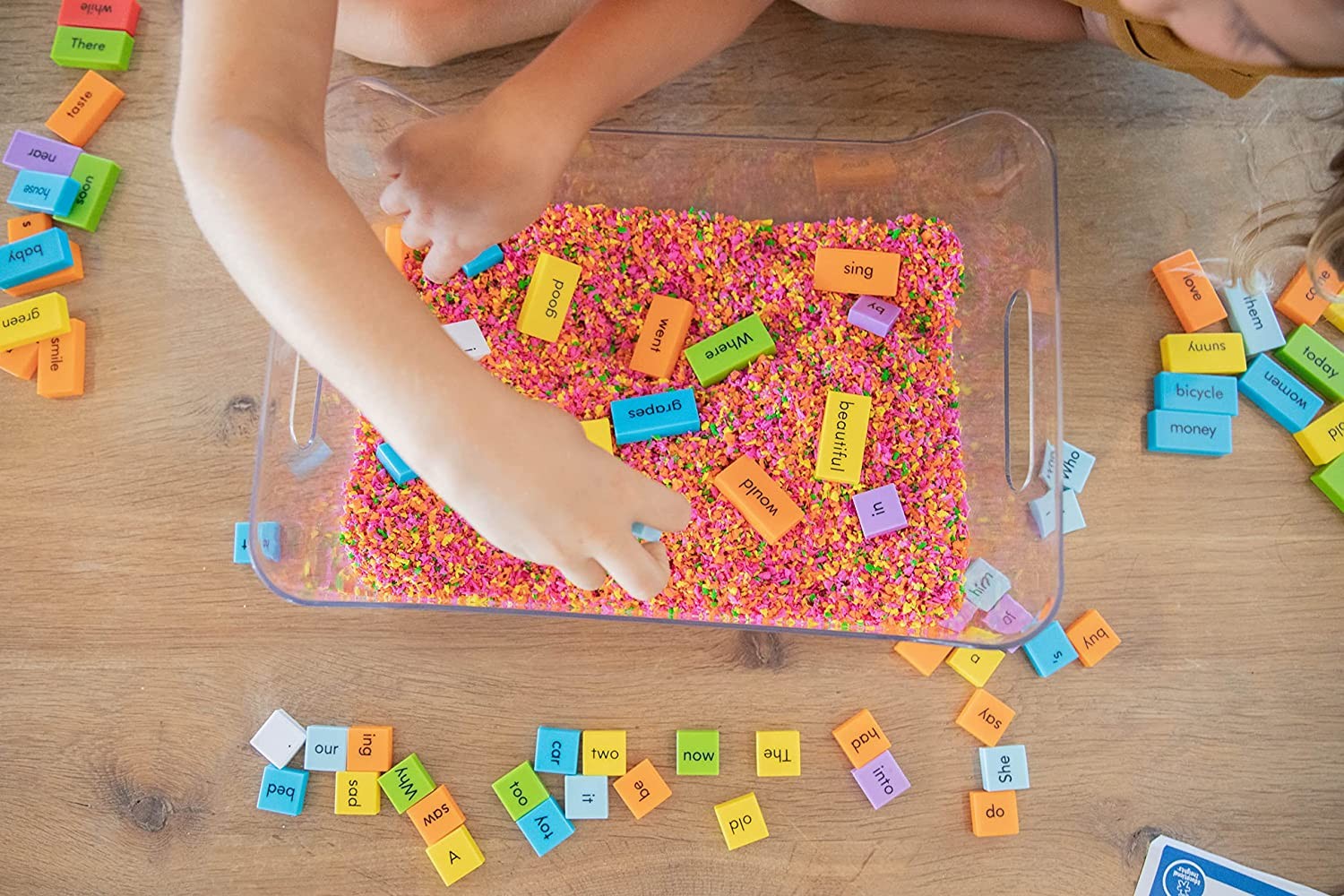 Domino game to form sentences in English - Learning Resources EI-2943