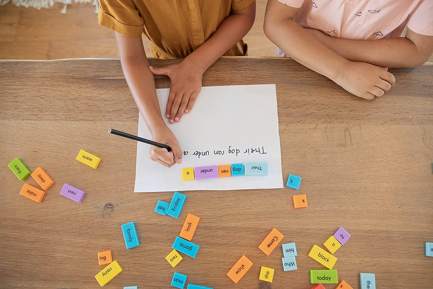 Domino game to form sentences in English - Learning Resources EI-2943