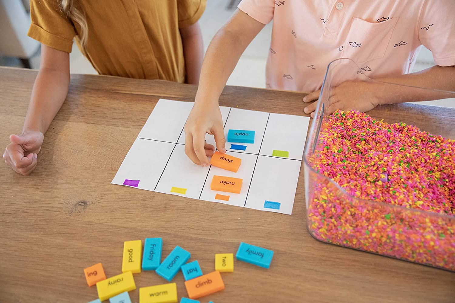 Domino game to form sentences in English - Learning Resources EI-2943