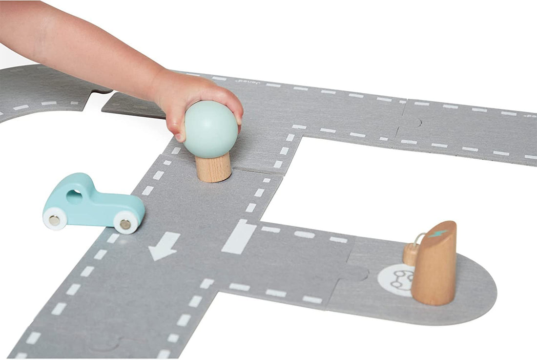 Janod Bólido Madera FSC-Juguete Primera Infancia-Circuito Fieltro + 4 Coches + 5 Accesorios-A Partir De 2 Años, J04631