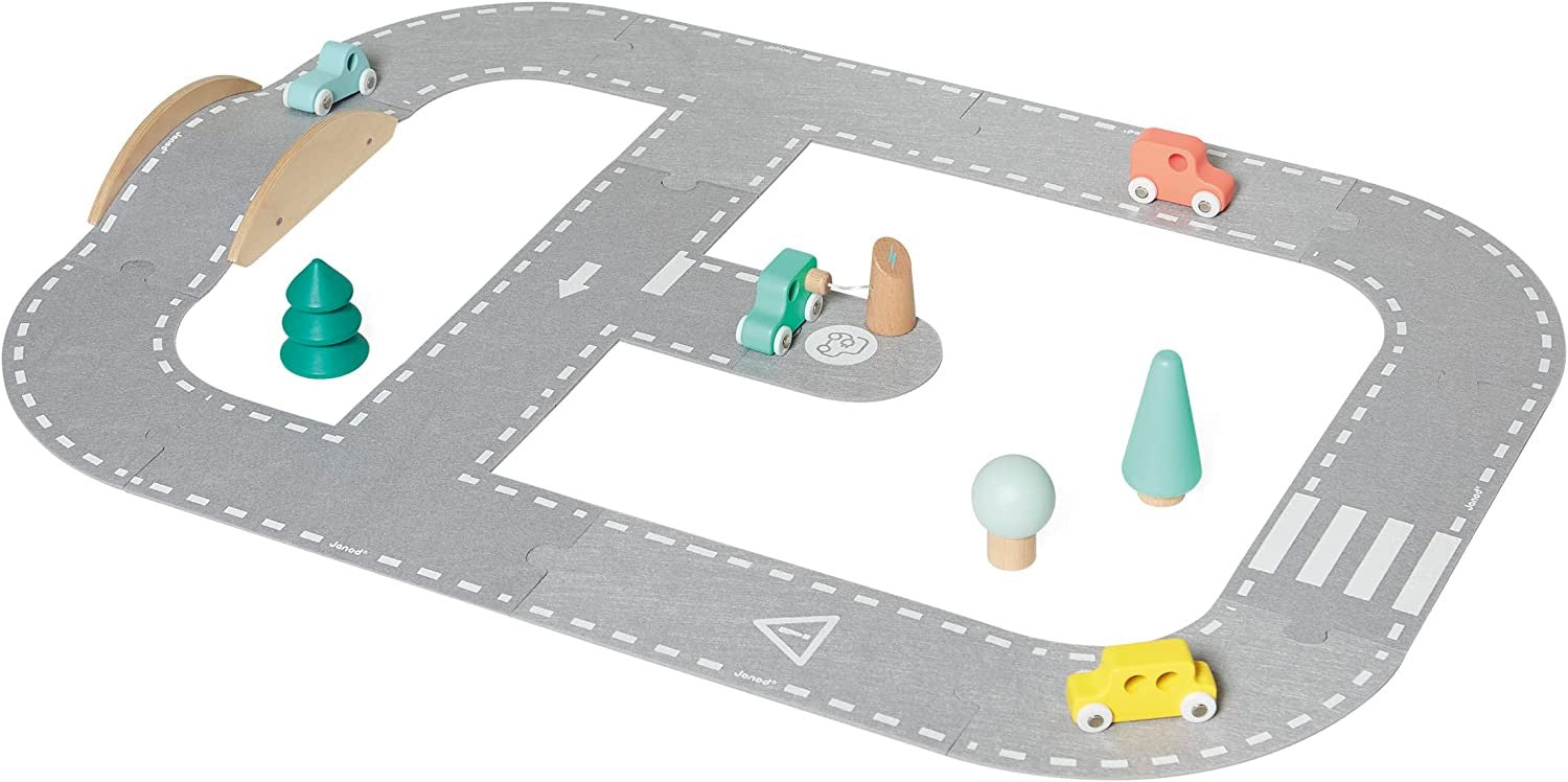 Janod Bólido Madera FSC-Juguete Primera Infancia-Circuito Fieltro + 4 Coches + 5 Accesorios-A Partir De 2 Años, J04631
