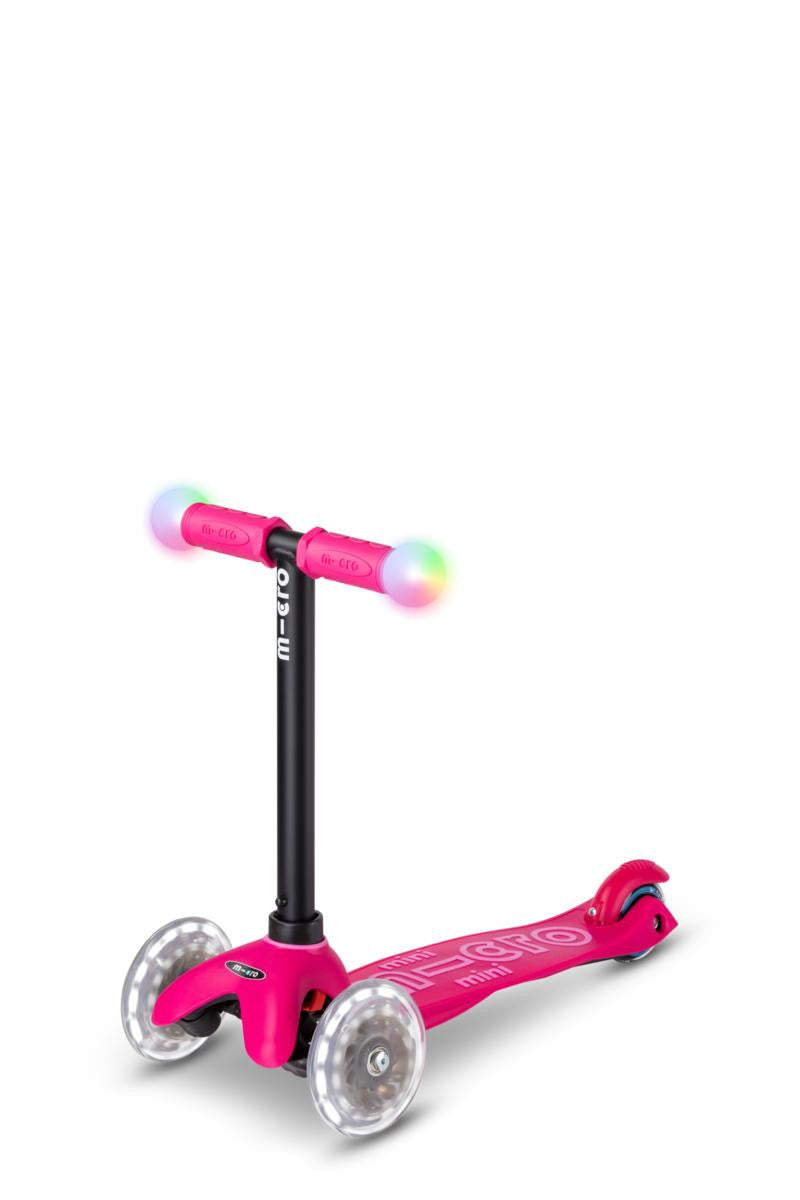 Patinete progresivo rosa Micro 1-6 años - niña montando
