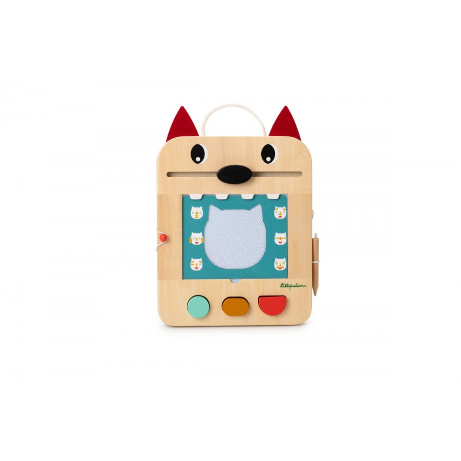 With the Louis Magic Drawing Board, there are no limits to your imagination. Create, erase, and create another drawing. - Lilliputiens 83473