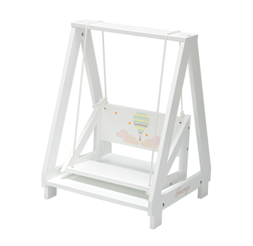 Columpio de madera para muñecas de la colección Firenze de Arias con estructura blanca y diseño minimalista.