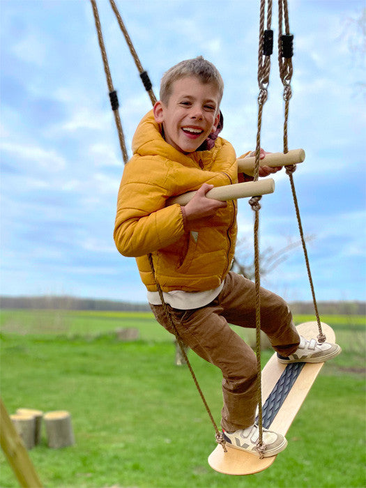 Columpio Skateboard: Una aventura sobre ruedas en el parque - Small foot 12091