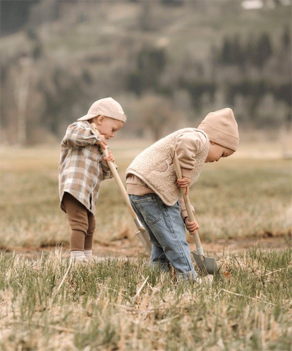Set de herramientas de jardín para niños, ideal para que los más pequeños disfruten de la jardinería - Small foot 12388