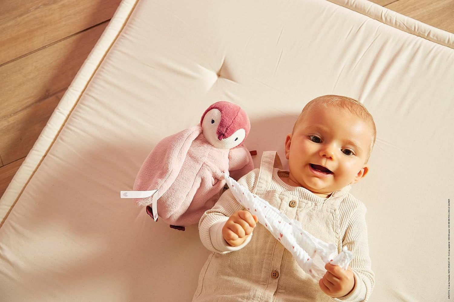 Pinguino Rosa de felpa con Pañuelo de Muselina - Kaloo K212006