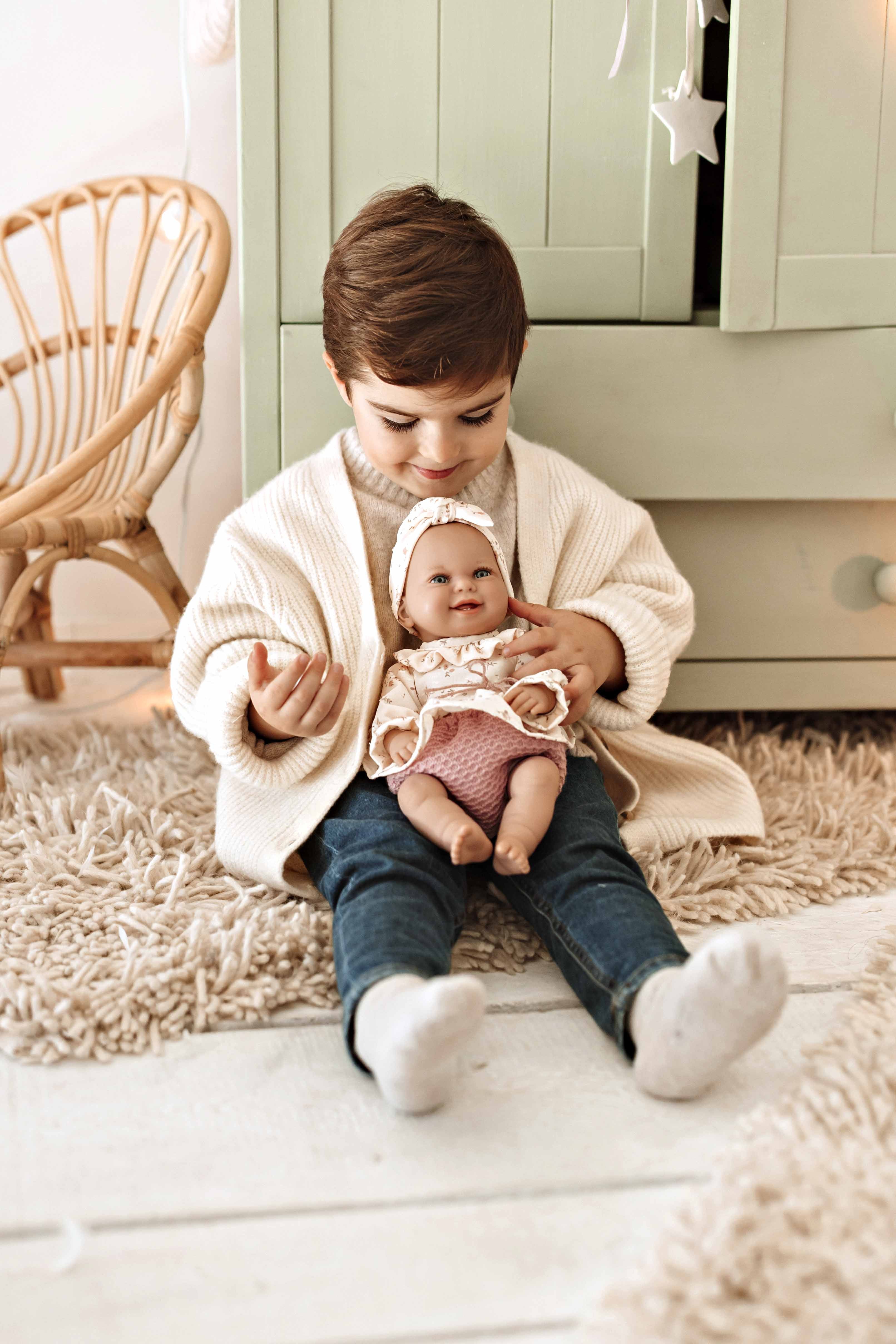 Muñeca Elegance 33 cm Babyto Beige con Capazo - Arias 60797
