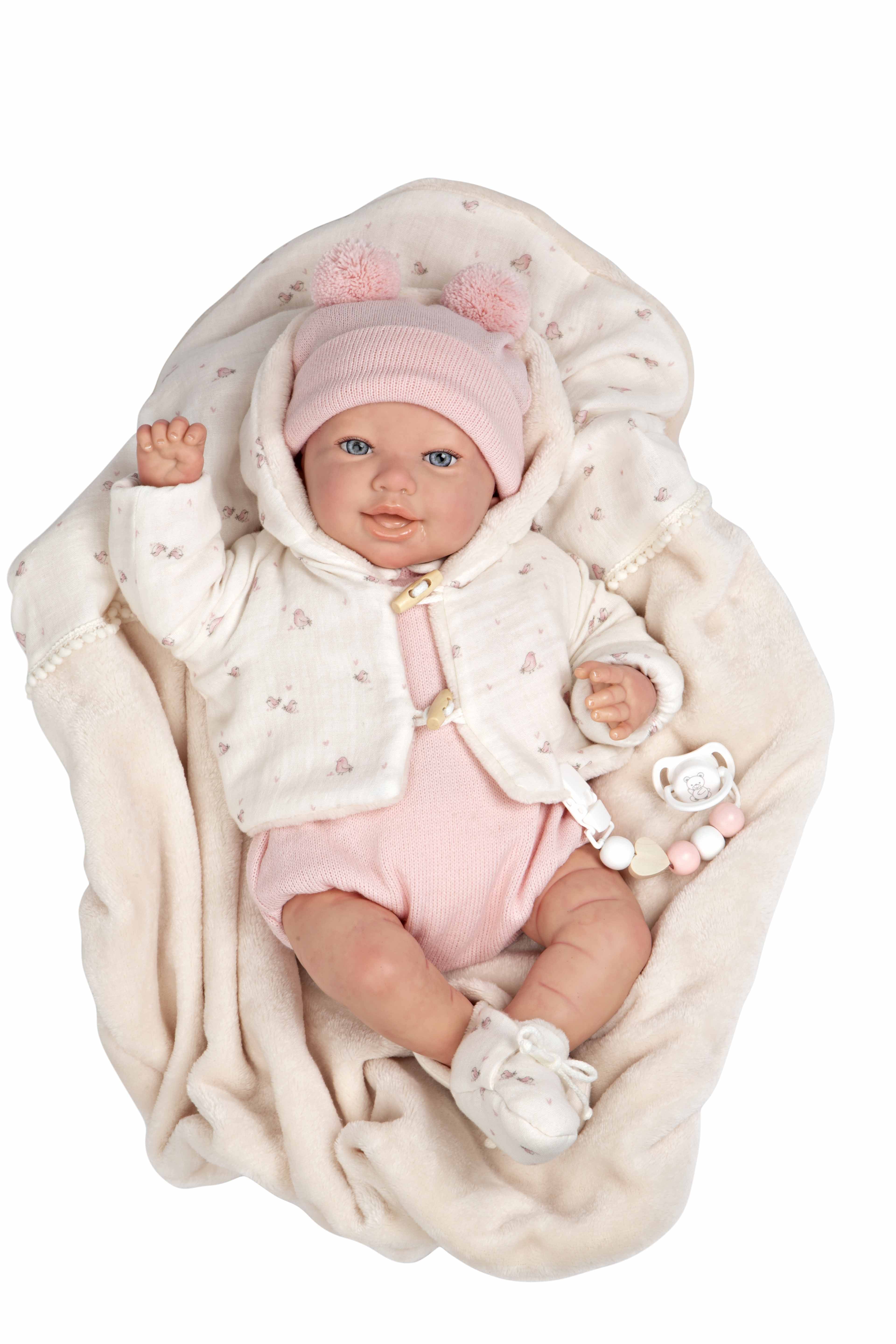Bebé Reborn Elba de Arias luciendo su pelele rosa y blanco de punto, ideal para aprender jugando de verdad.
