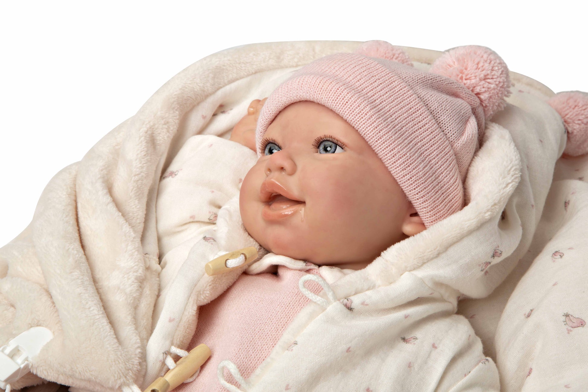 Detalle de perfil de la cabeza de la muñeca Reborn Elba de Arias mostrando sus pestañas colocadas a mano.