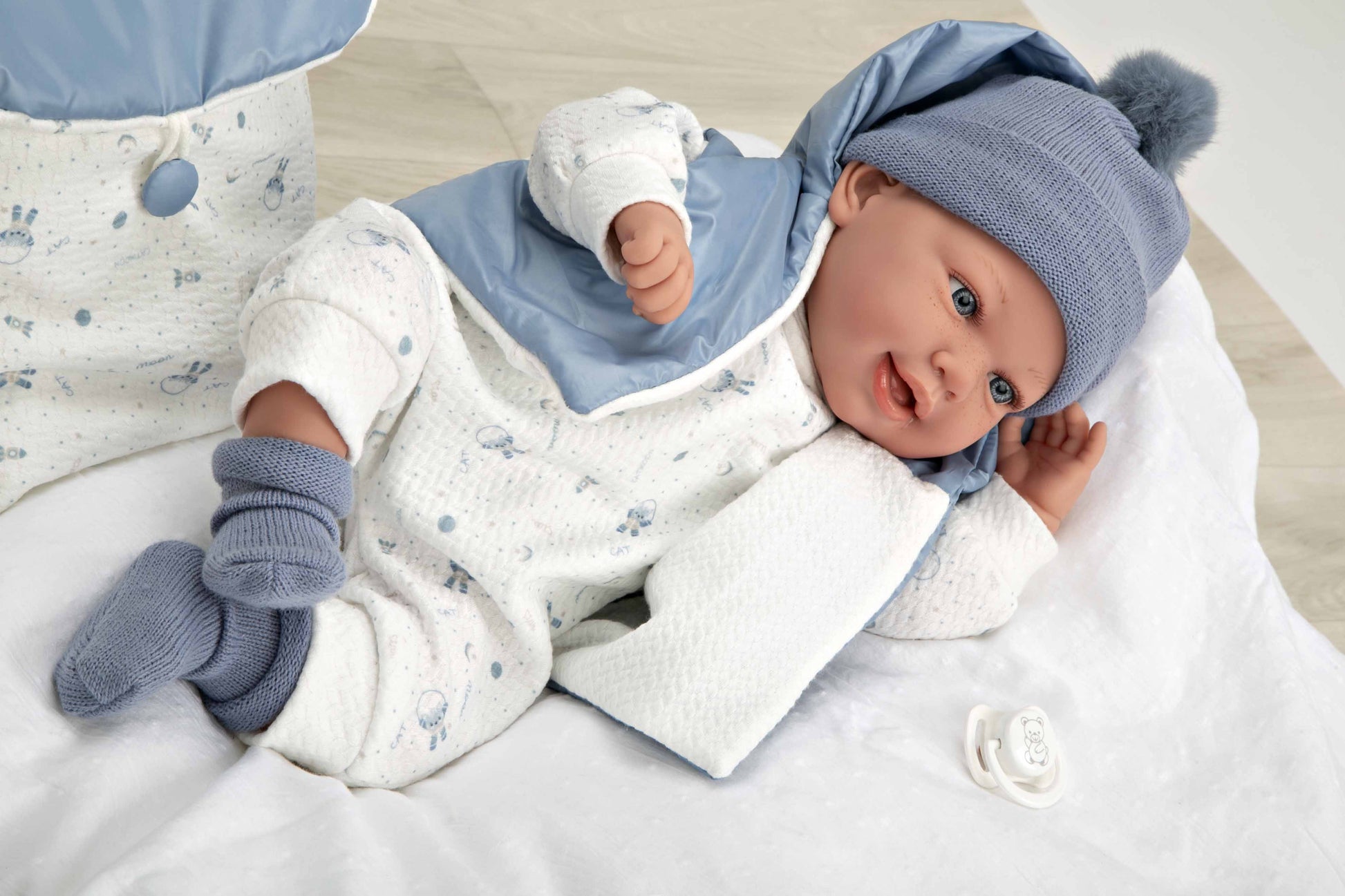 Muñeca con Peso Elegance 45 cm Adi Azul con Mochila - Arias 65377