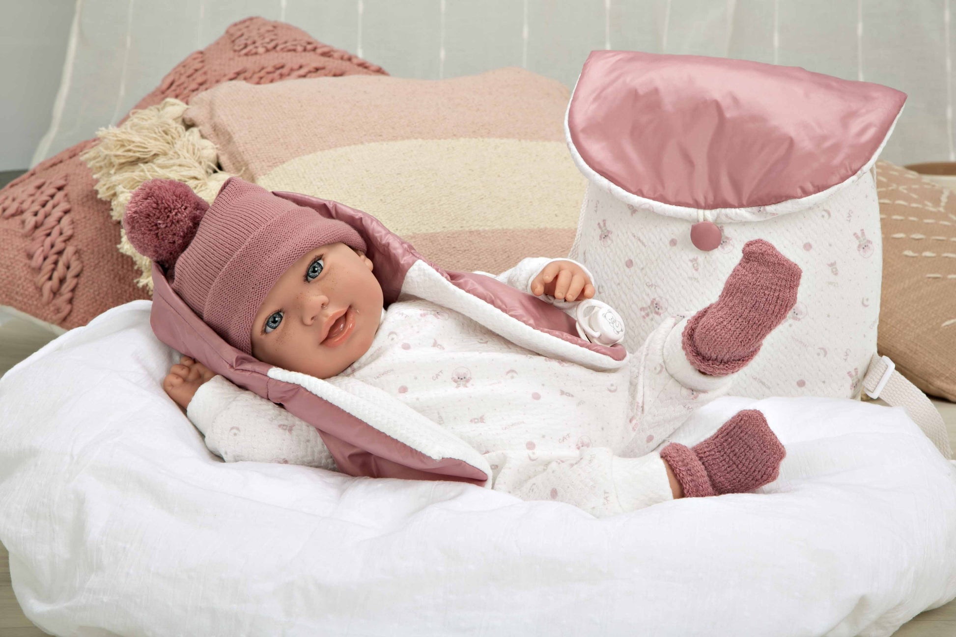 Muñeca con Peso Elegance 45 cm - Adi Rosa con Mochila - Arias 65376