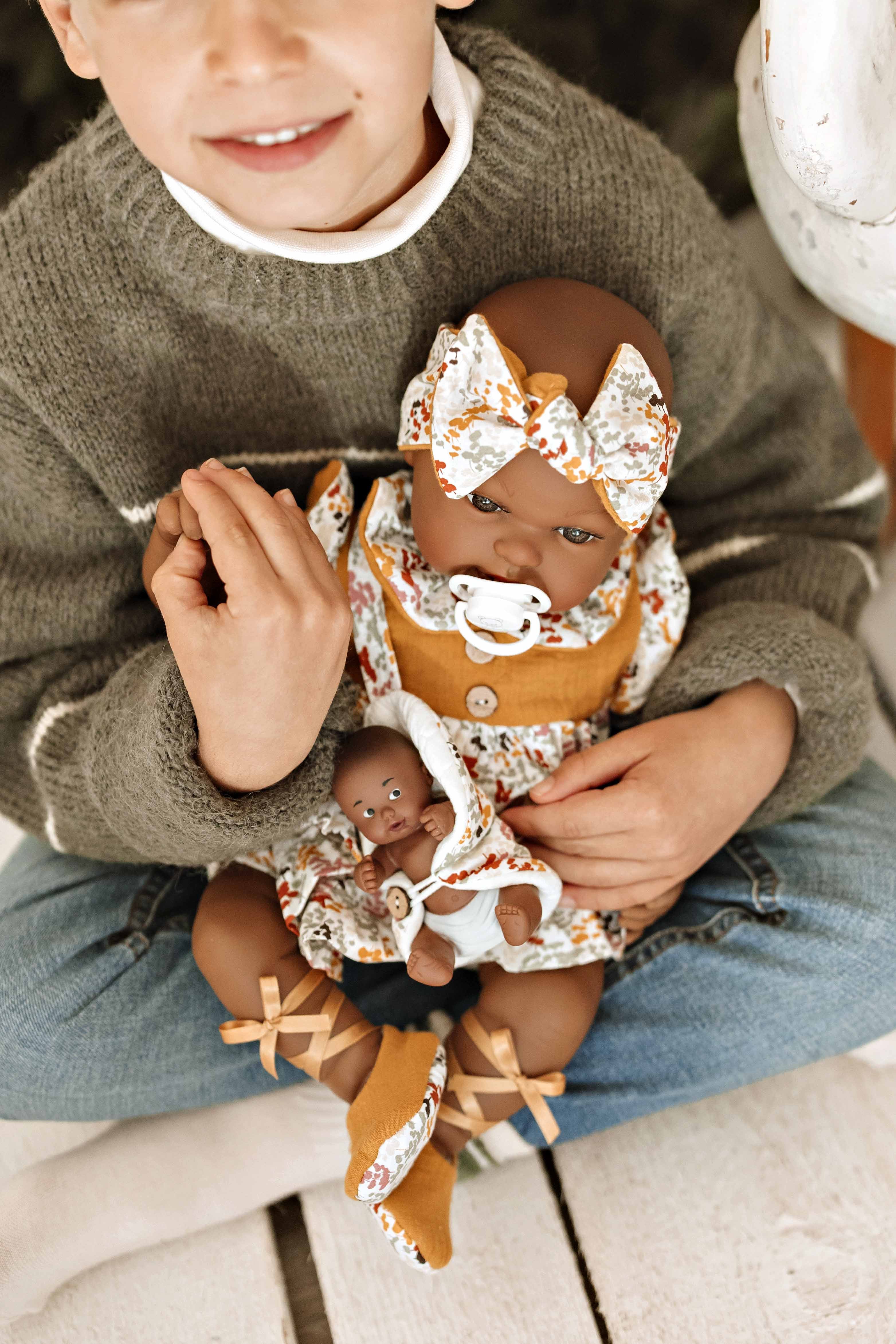 Muñeca Elegance 45 cm Mies Mulata y Aran Mostaza - Arias 65370