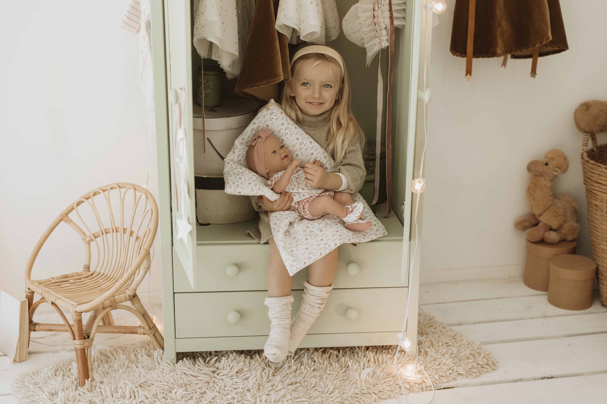 Muñeca Elegance 42 cm Zoe Rosa con Manta - Arias 65366