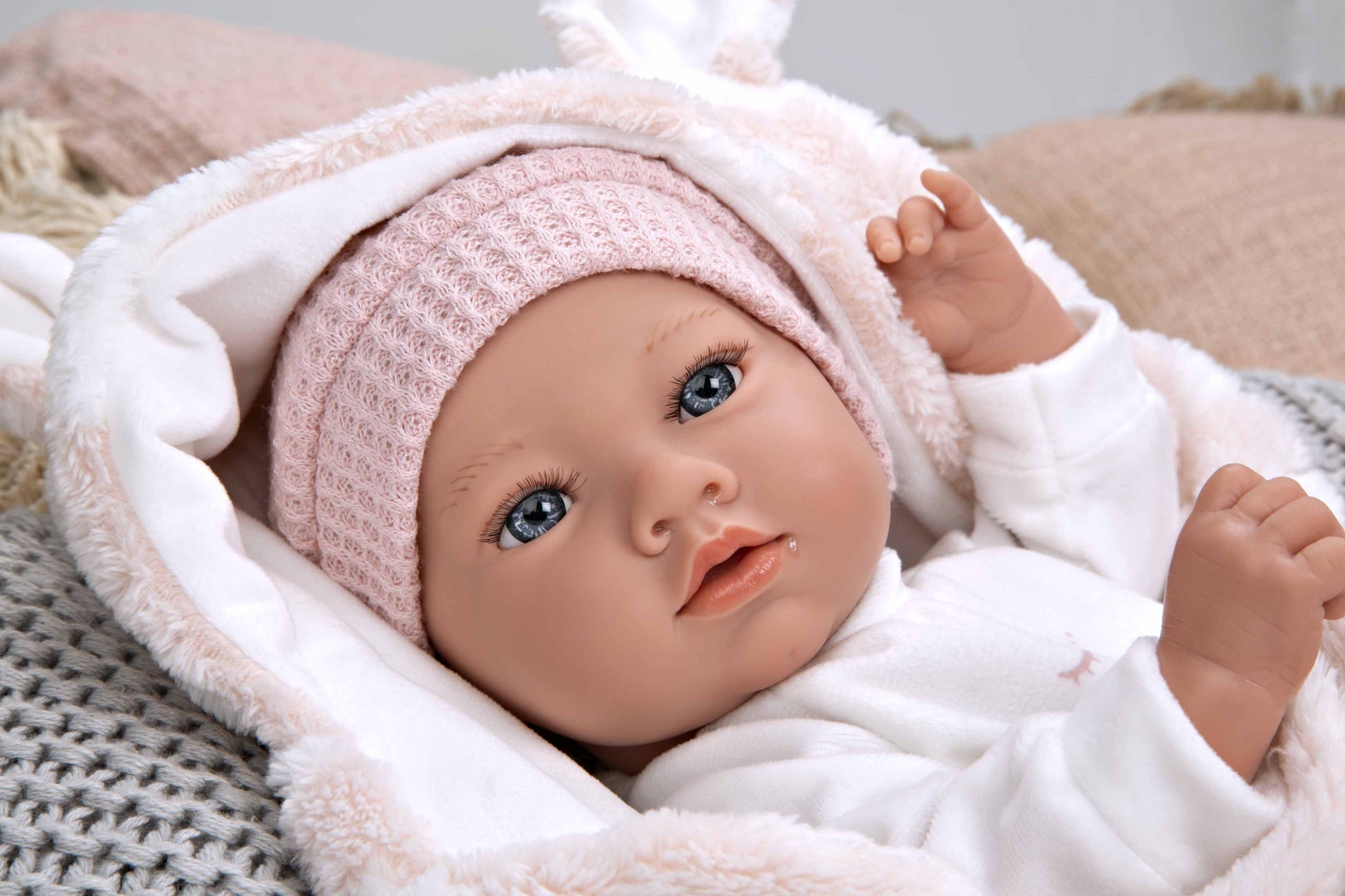 Muñeca Elegance 38 cm Aria Rosa con Manta - Muñeco de Peso - Arias 60833