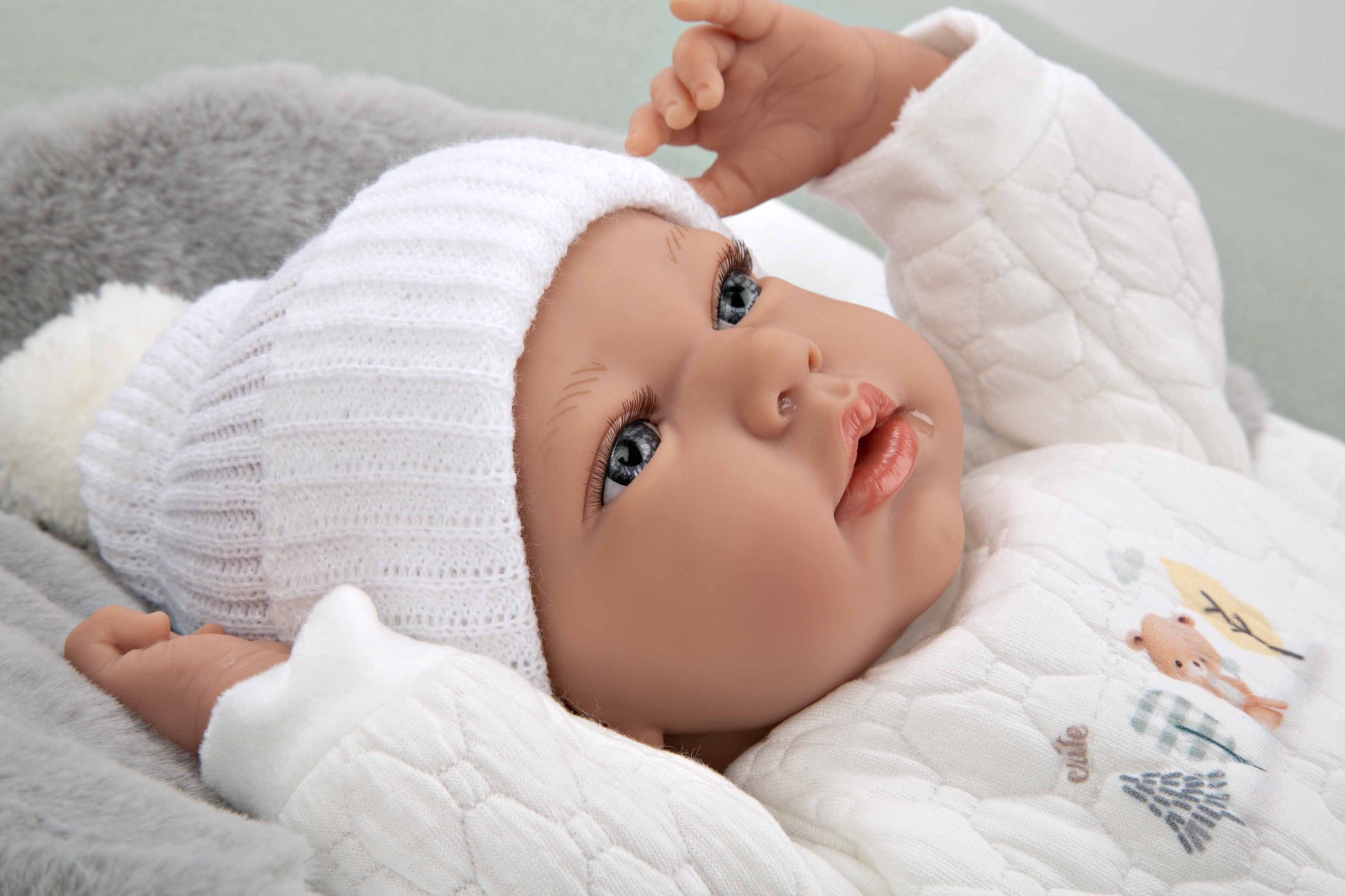 Muñeca Elegance 40 cm Andie Gris con Saquito - Muñeco de Peso - Arias 60822