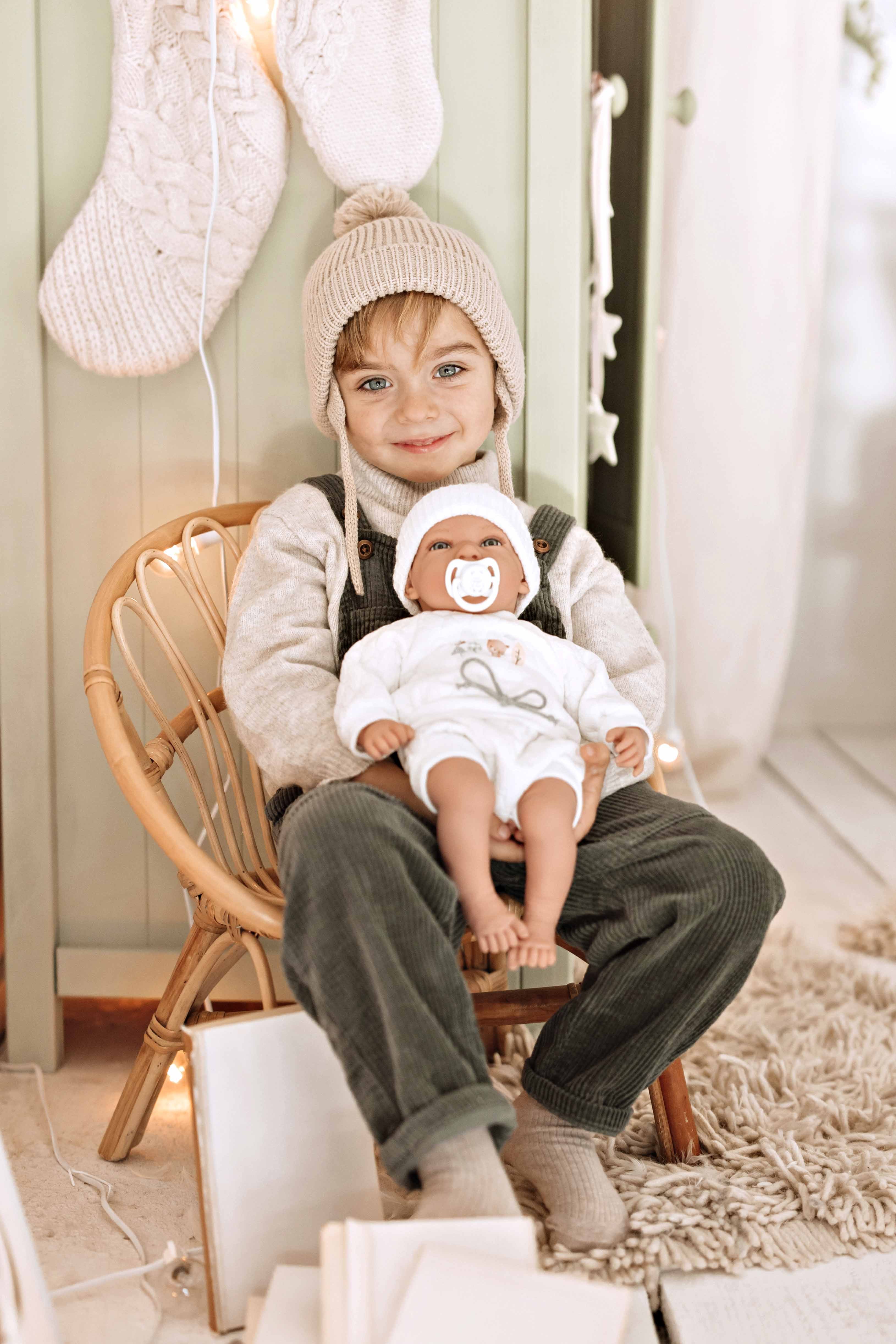 Muñeca Elegance 40 cm Andie Gris con Saquito - Muñeco de Peso - Arias 60822