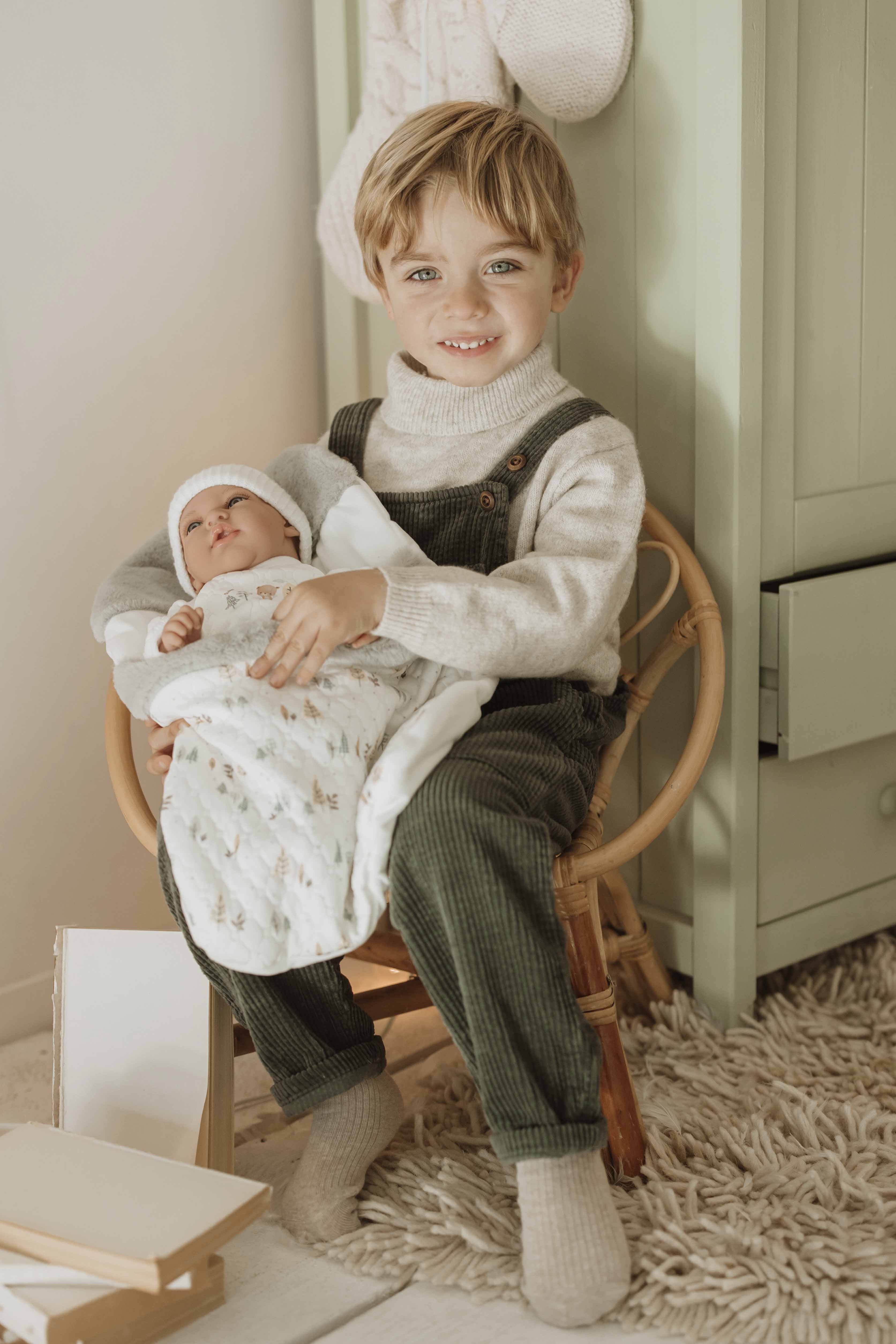 Muñeca Elegance 40 cm Andie Gris con Saquito - Muñeco de Peso - Arias 60822