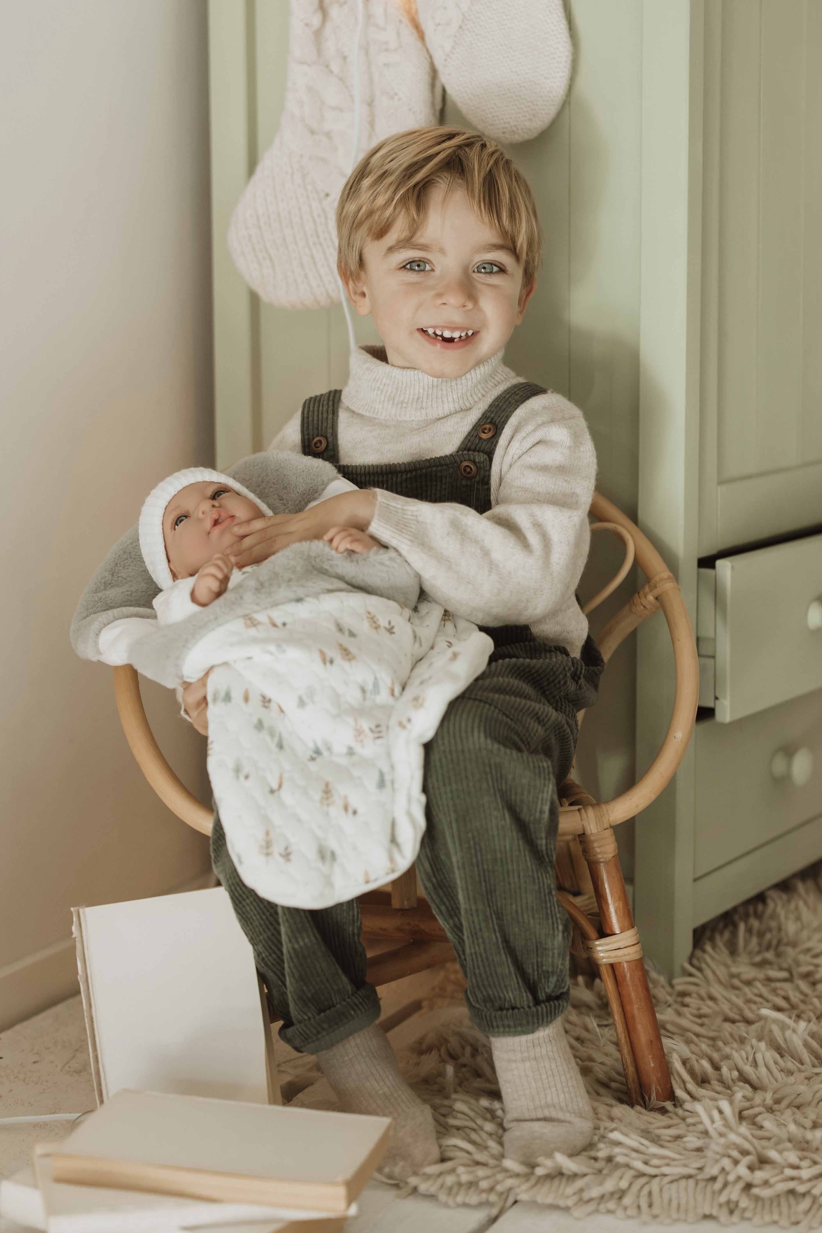 Muñeca Elegance 40 cm Andie Gris con Saquito - Muñeco de Peso - Arias 60822