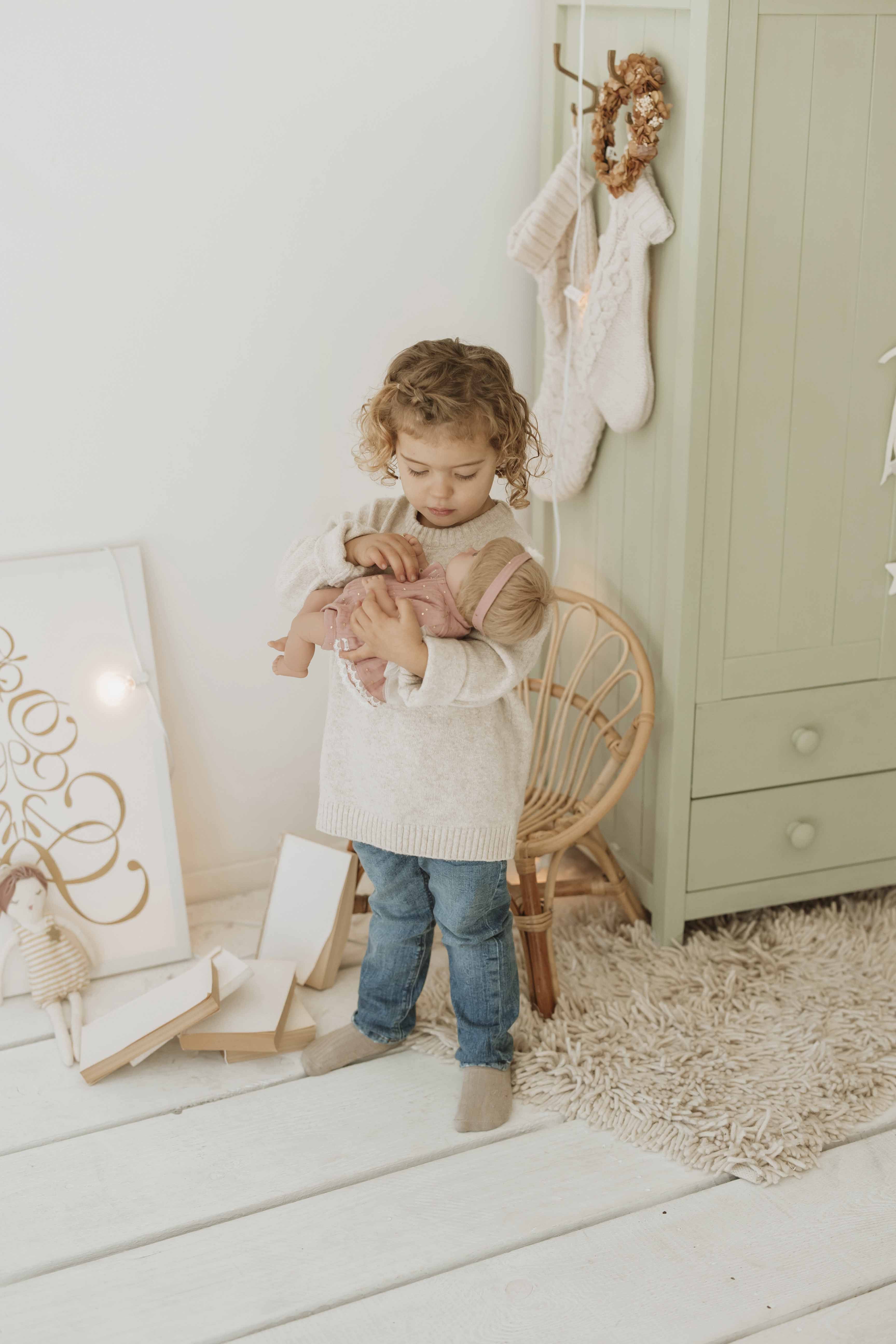 Muñeca Elegance 35 cm Sora Mariposa con Manta y con Pelo - Arias 60820