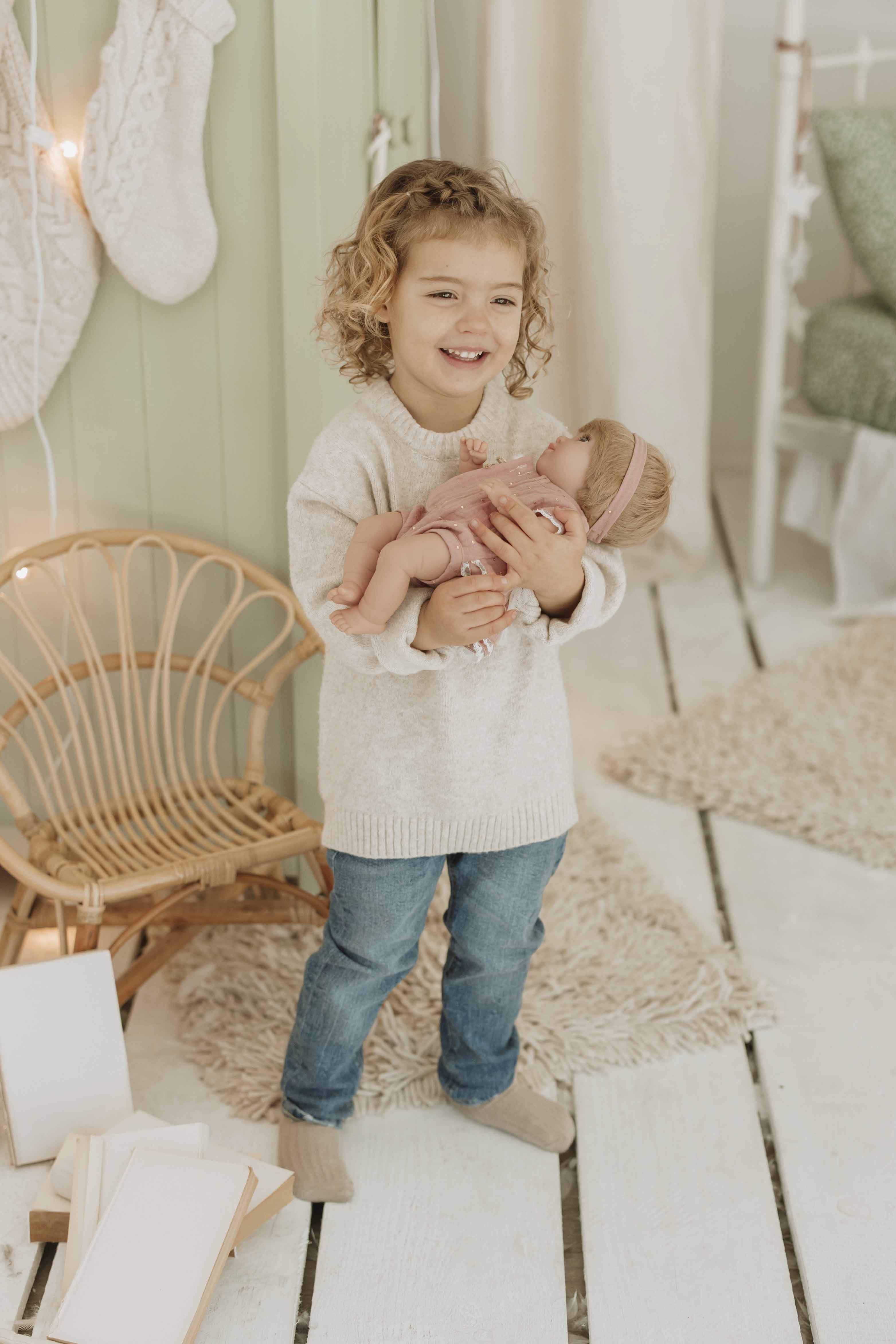 Muñeca Elegance 35 cm Sora Mariposa con Manta y con Pelo - Arias 60820