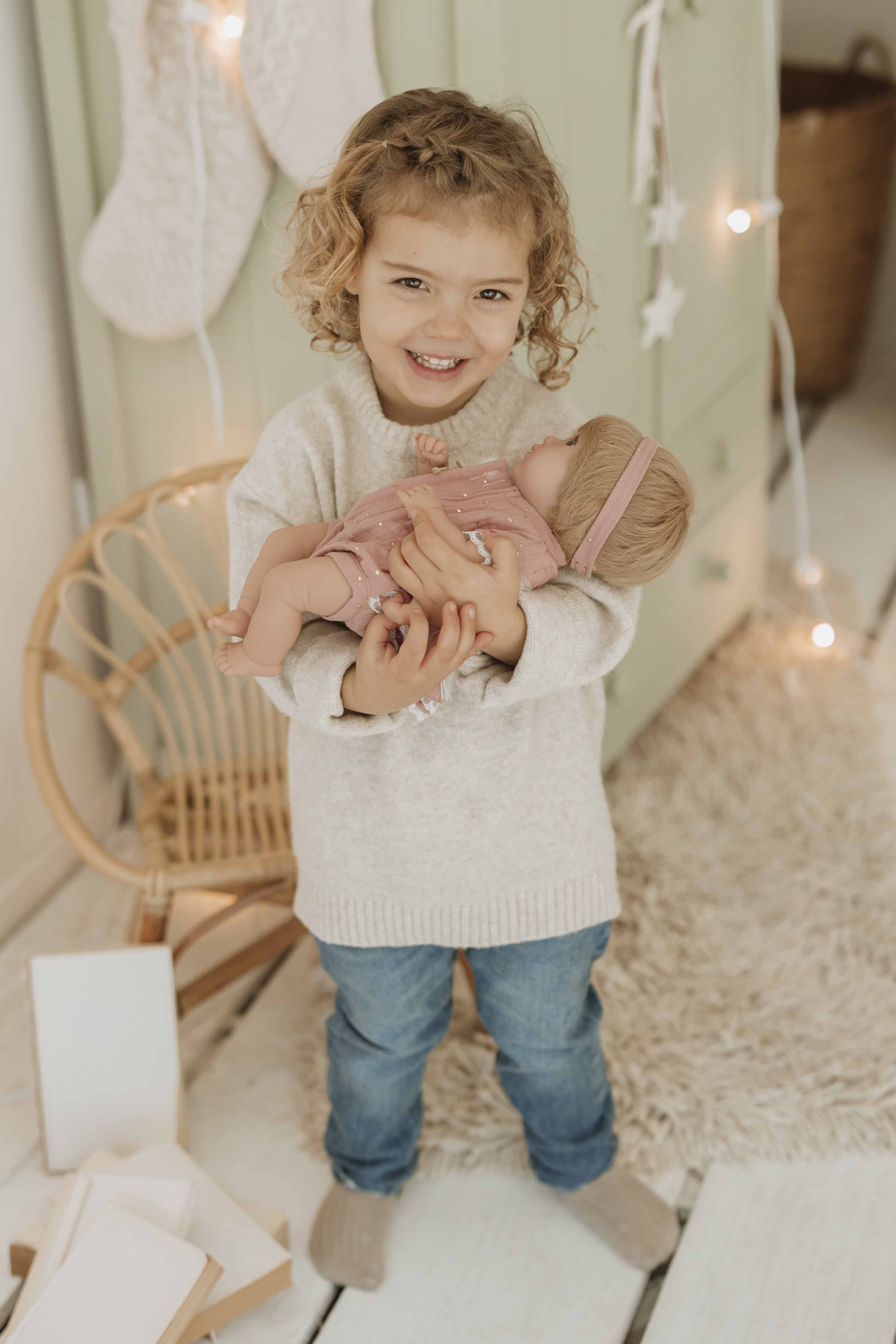 Muñeca Elegance 35 cm Sora Mariposa con Manta y con Pelo - Arias 60820