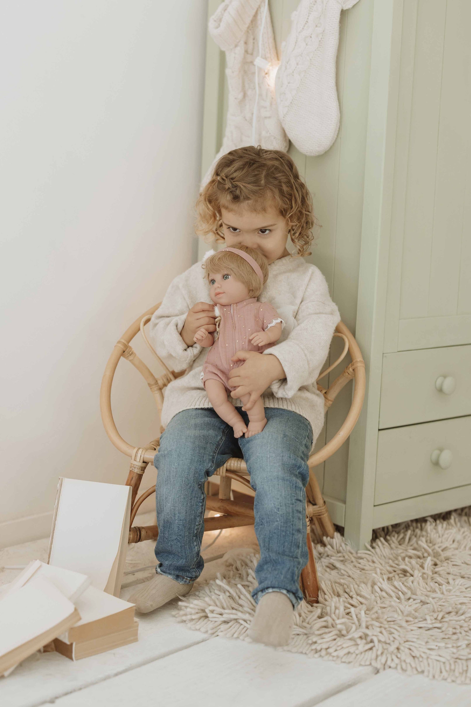 Muñeca Elegance 35 cm Sora Mariposa con Manta y con Pelo - Arias 60820