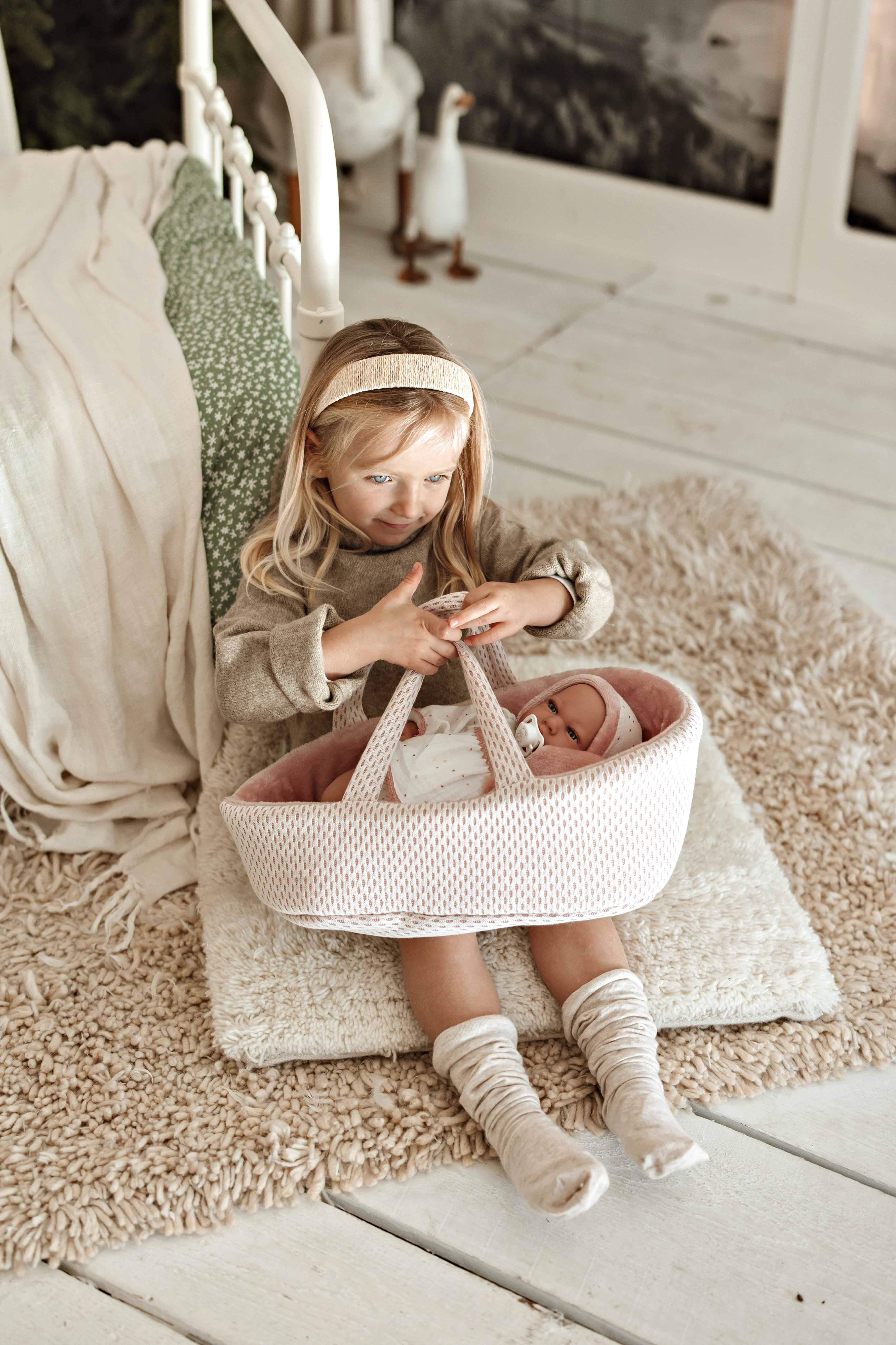 Muñeca Elegance 40 cm Andie Rosa con Capazo y Mecanismo de Lloro Try me - Arias 60812