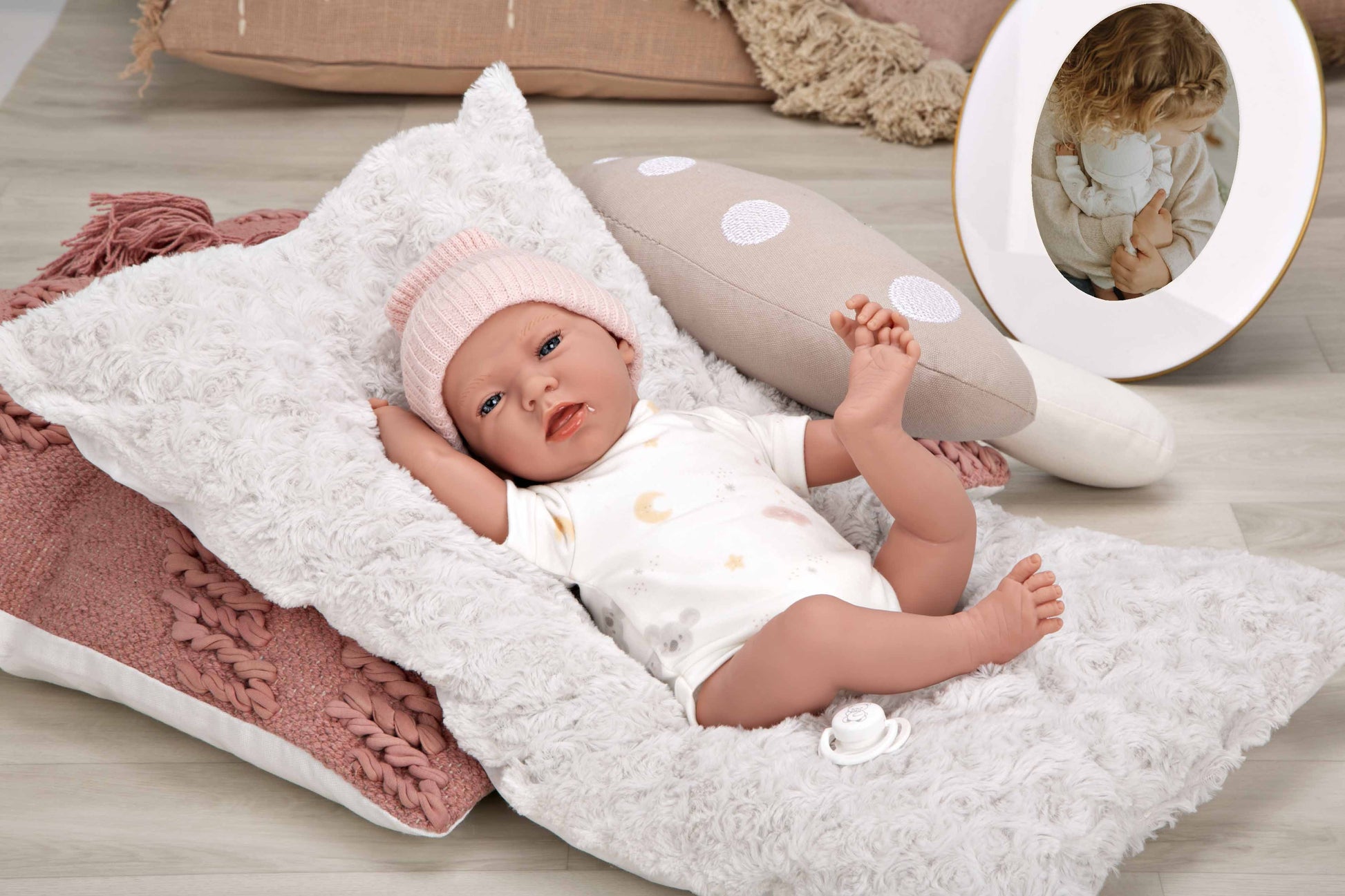 Muñeca Elegance 40 cm Dafne con Cojín - Muñeco con Peso - Arias 60823