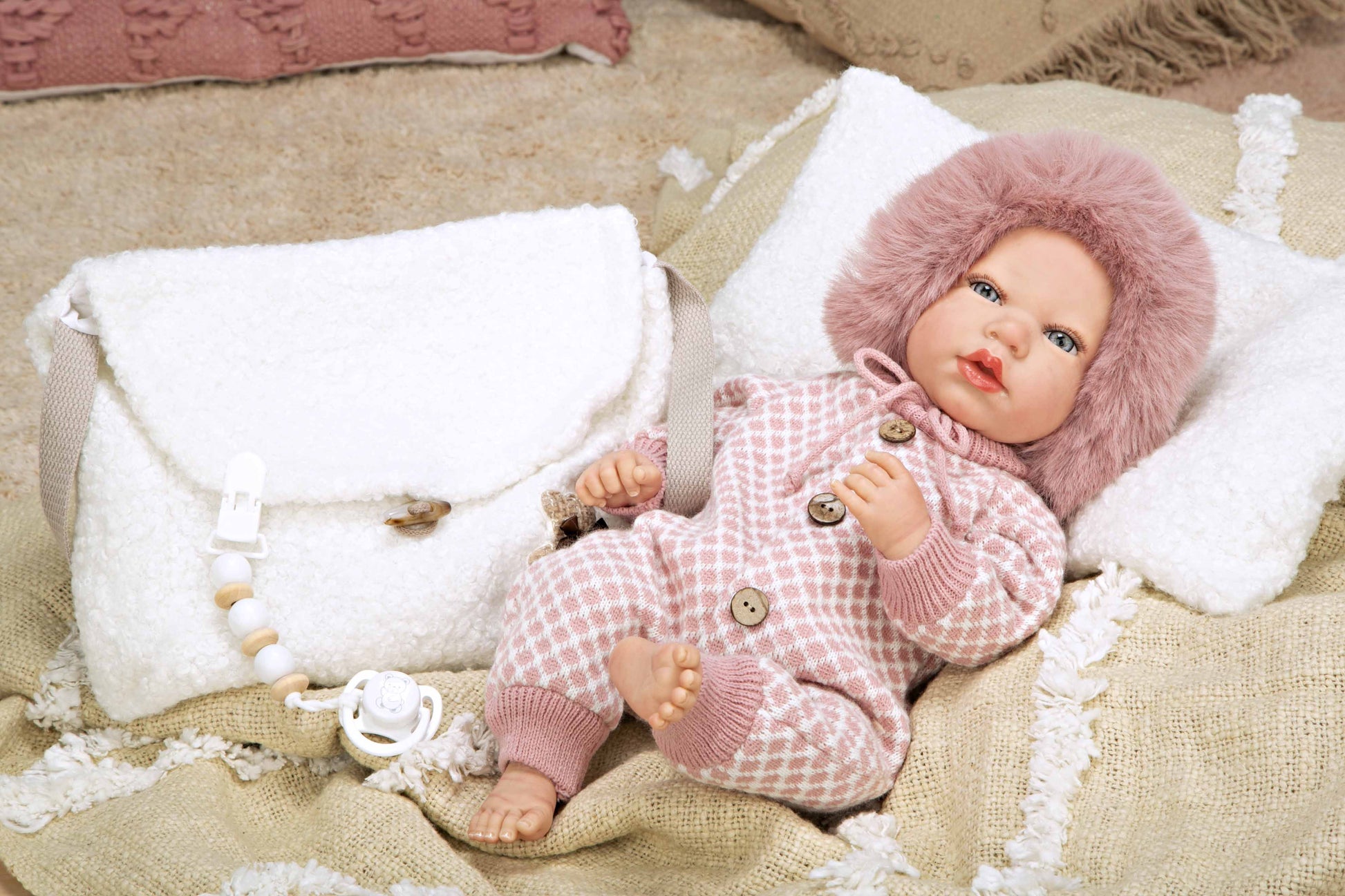 Muñeca Reborn 40 cm Manuela Rosa con Bolso y Cojín - Arias 98168