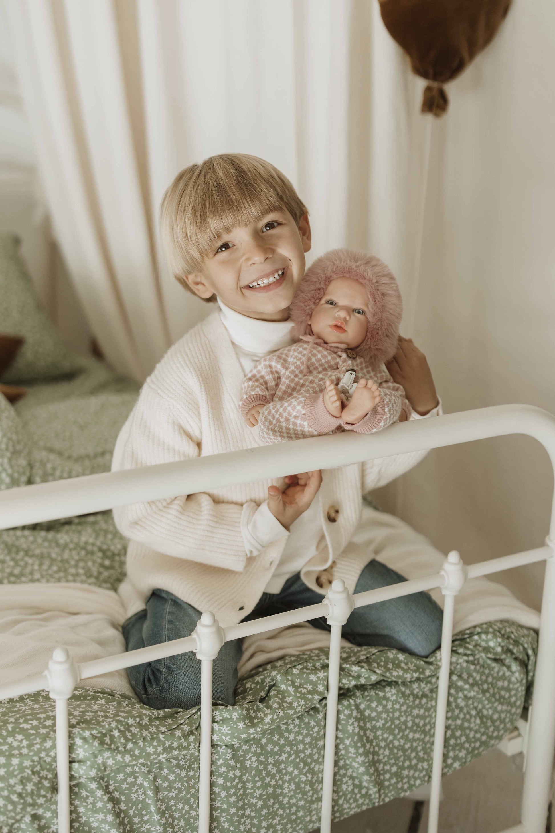 Muñeca Reborn 40 cm Manuela Rosa con Bolso y Cojín - Arias 98168