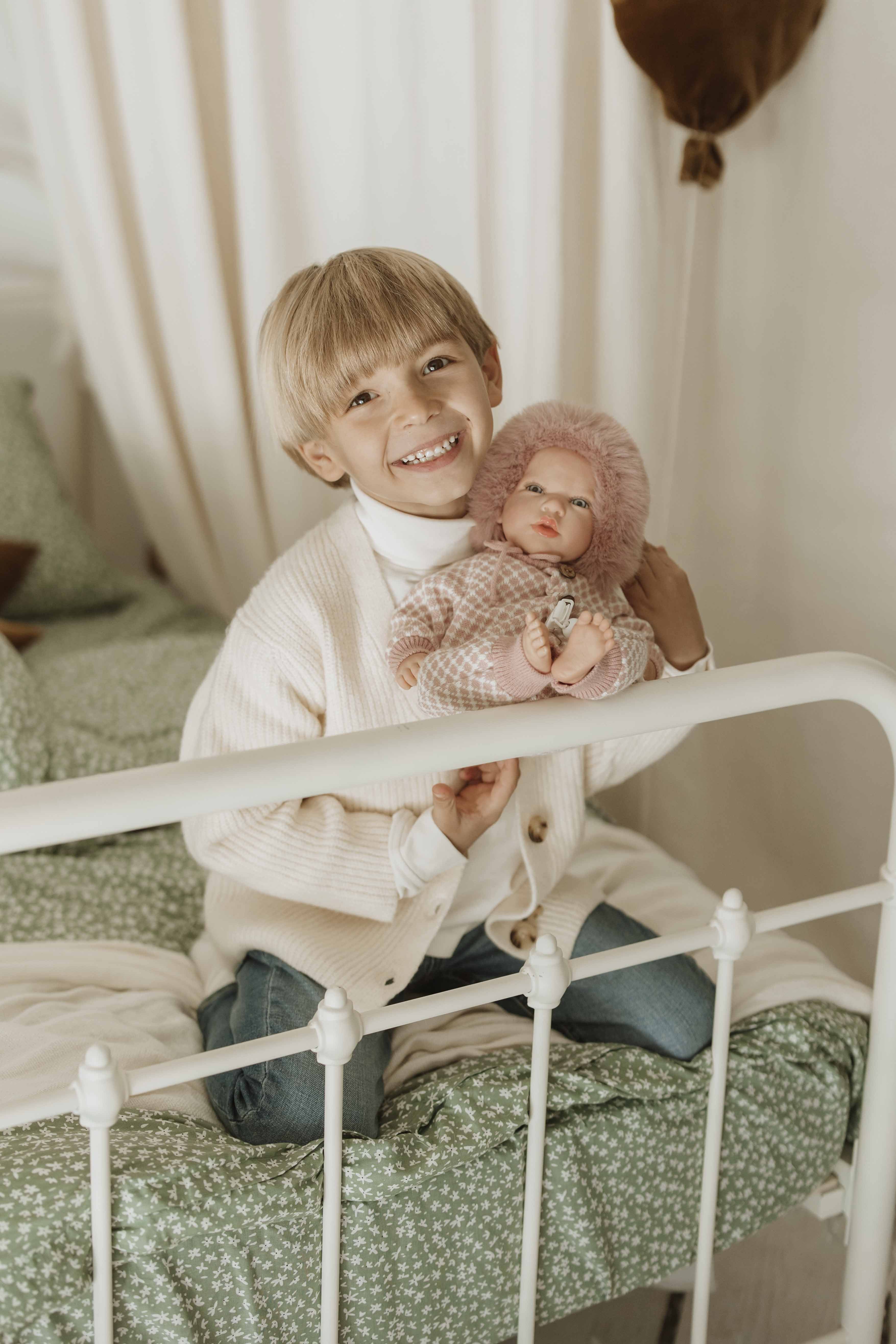 Muñeca Reborn 40 cm Manuela Rosa con Bolso y Cojín - Arias 98168