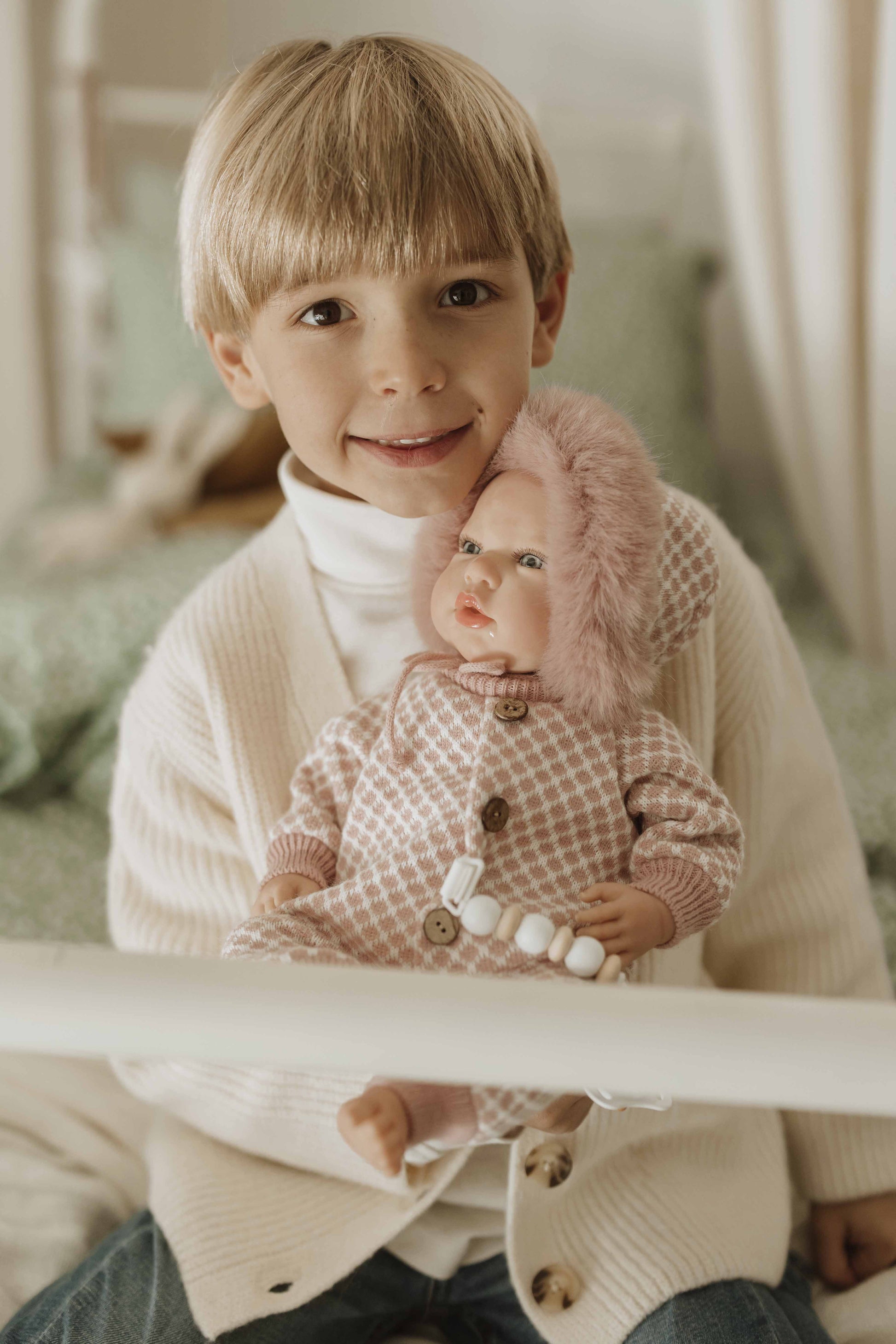 Muñeca Reborn 40 cm Manuela Rosa con Bolso y Cojín - Arias 98168