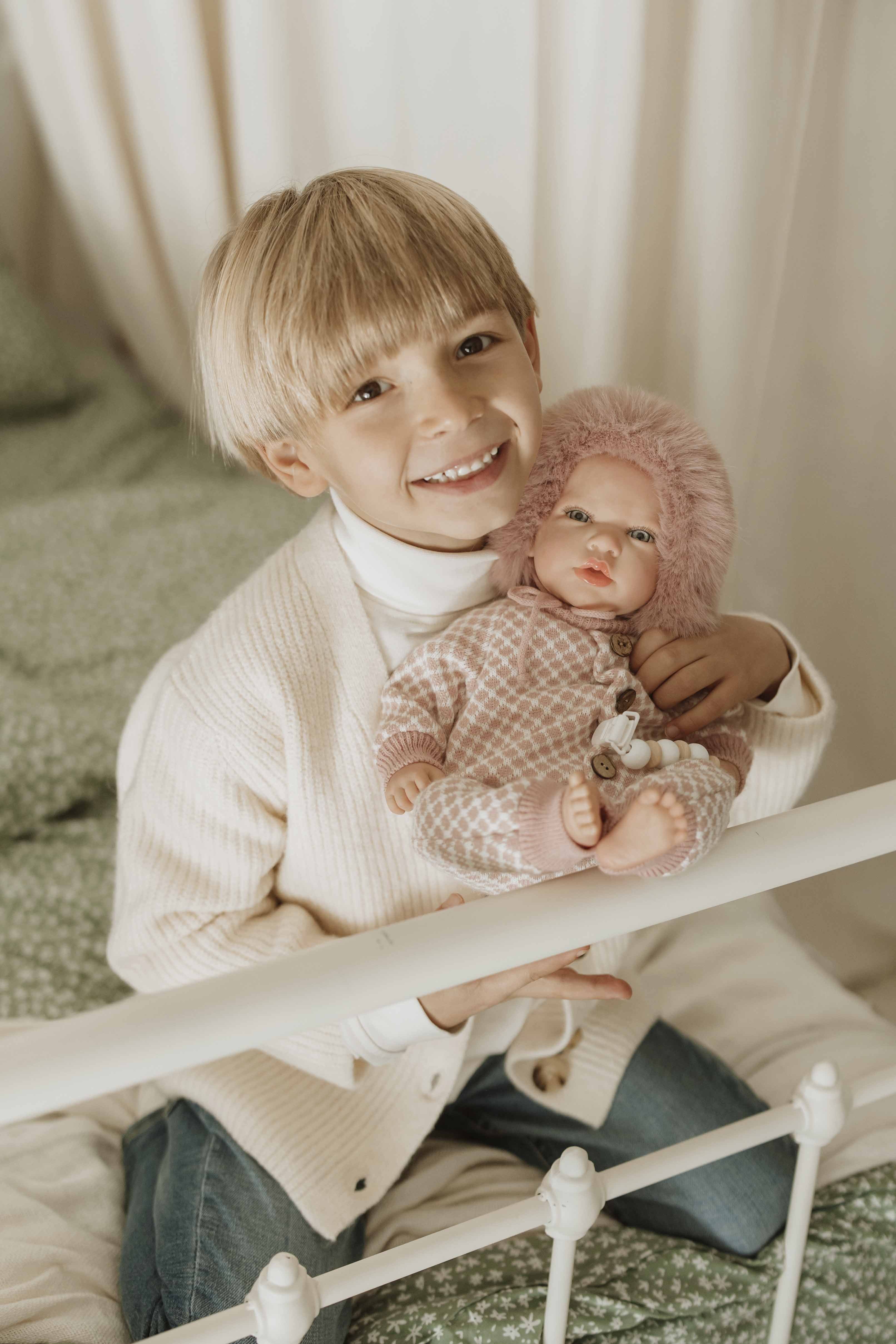 Muñeca Reborn 40 cm Manuela Rosa con Bolso y Cojín - Arias 98168