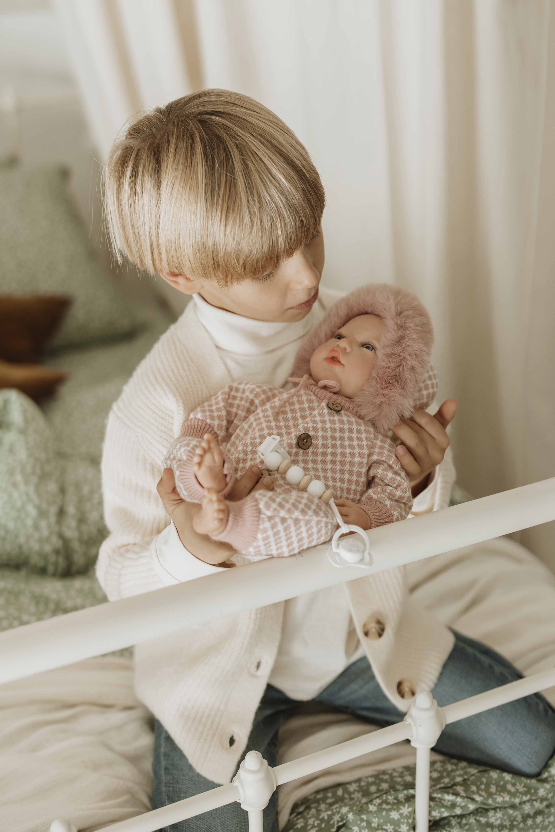 Muñeca Reborn 40 cm Manuela Rosa con Bolso y Cojín - Arias 98168