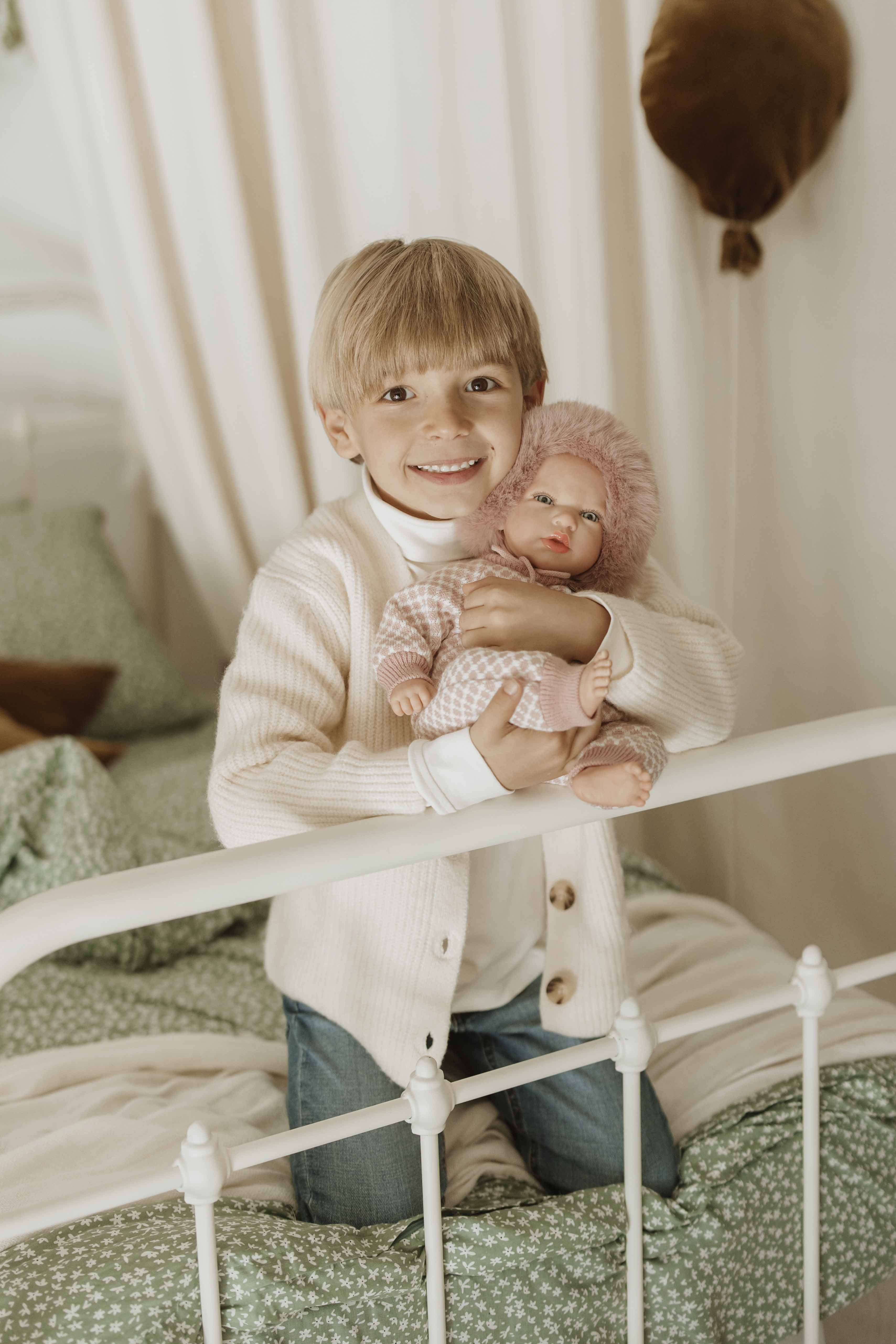 Muñeca Reborn 40 cm Manuela Rosa con Bolso y Cojín - Arias 98168