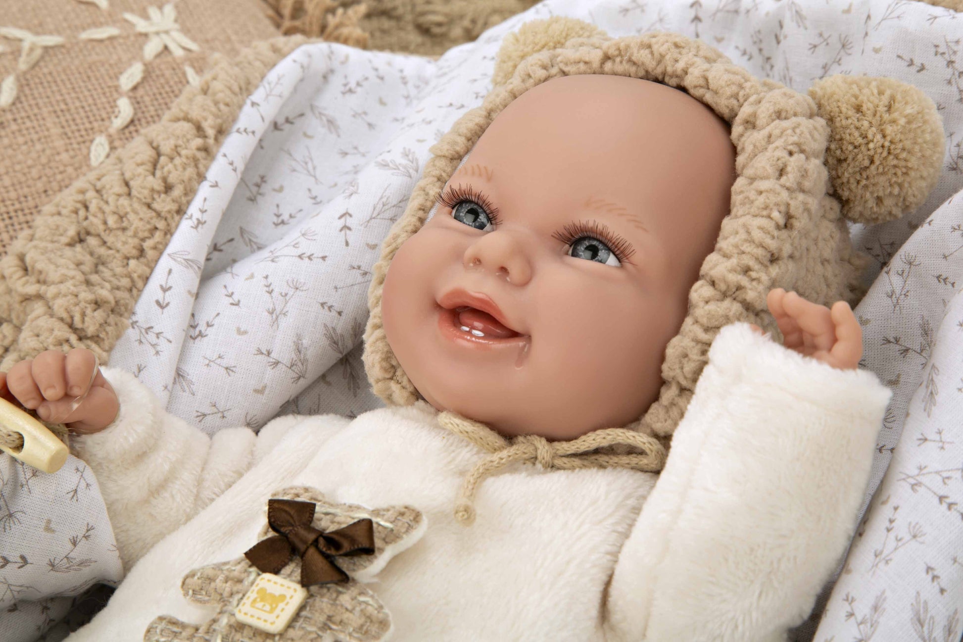 Muñeca Elegance 35 cm Babyto Marron con Manta - Muñeco de Peso - Arias 60828