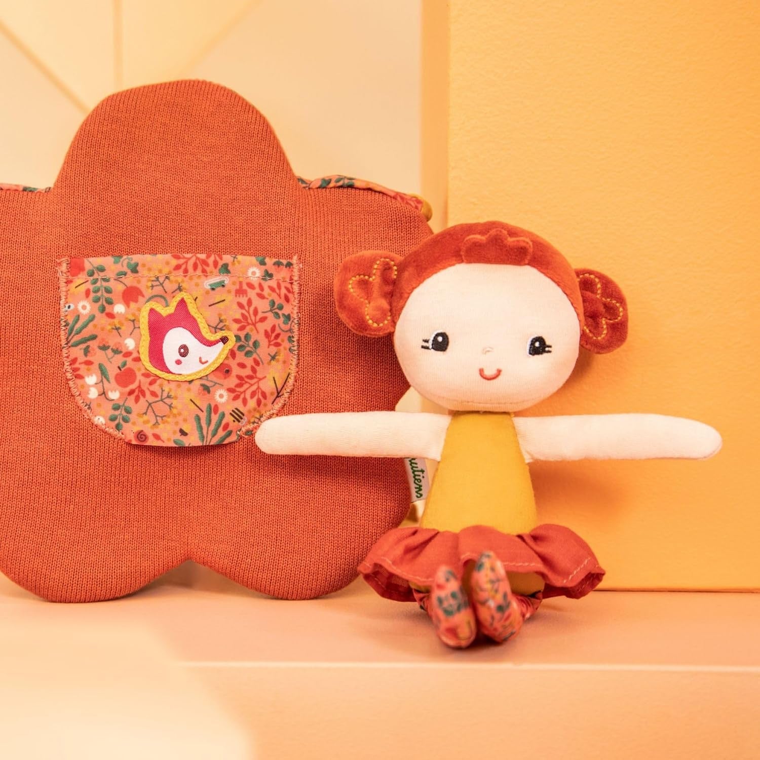 Muneca de trapo Adele con bolso en forma de flor - Lilliputiens