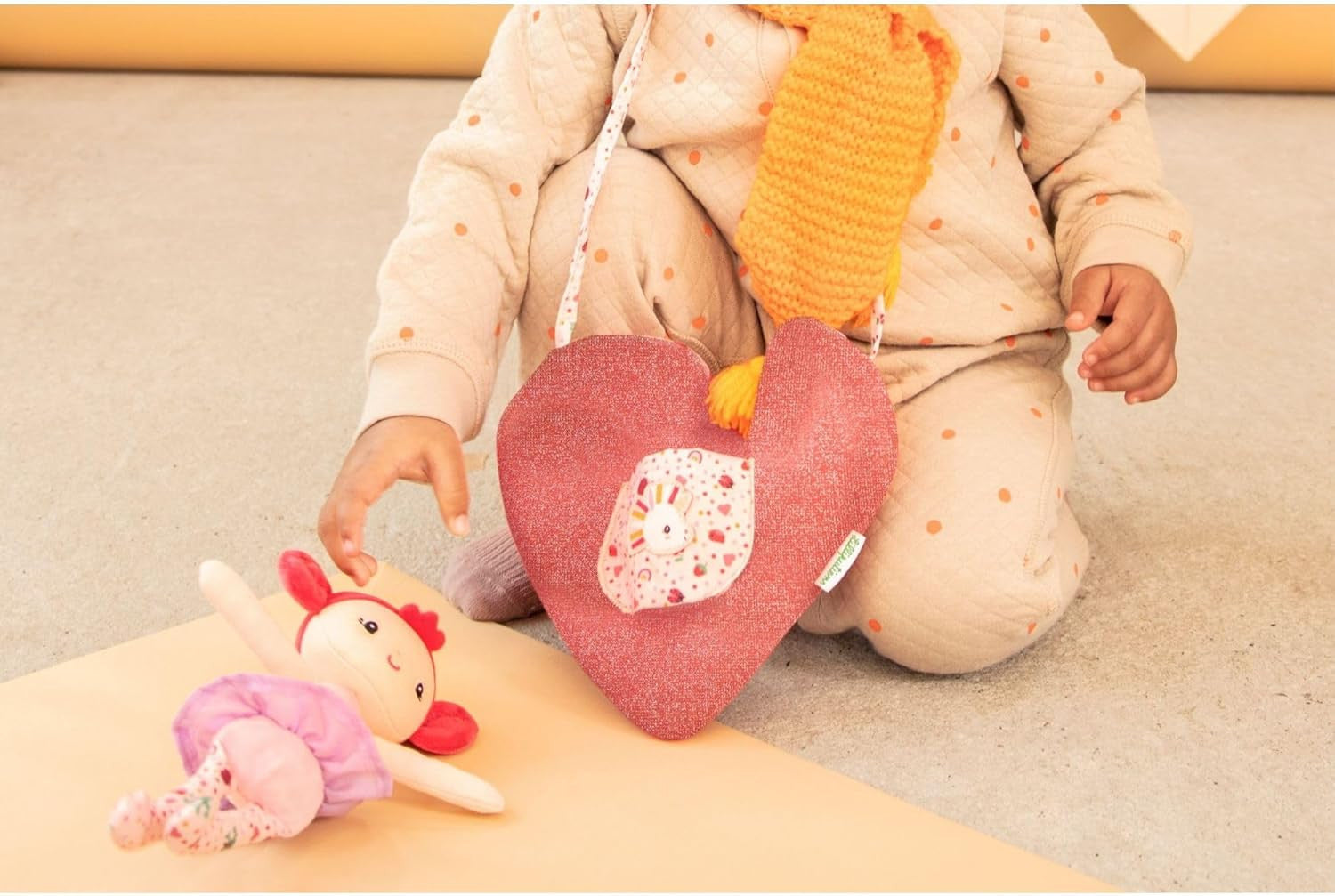 Muñeca de trapo Aline con bolso de corazón - Lilliputiens