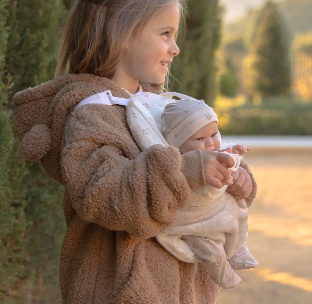 Accesorio Muñecas - Portabebés Beig para muñecos de 40-45 cm - Arias 6333