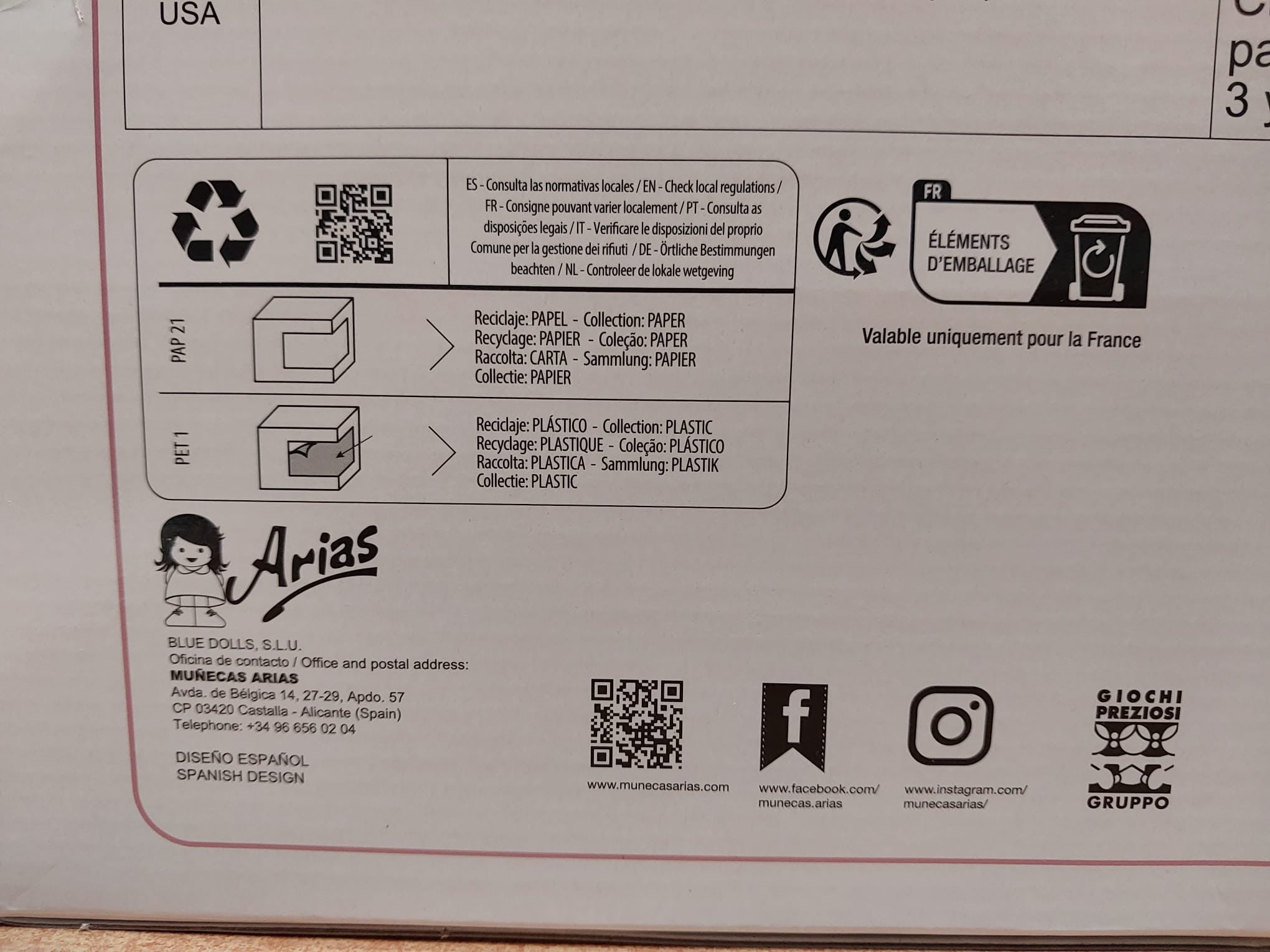 Certificados oficiales de seguridad infantil, advertencias legales y marcado CE en el reverso del empaque de Arias.