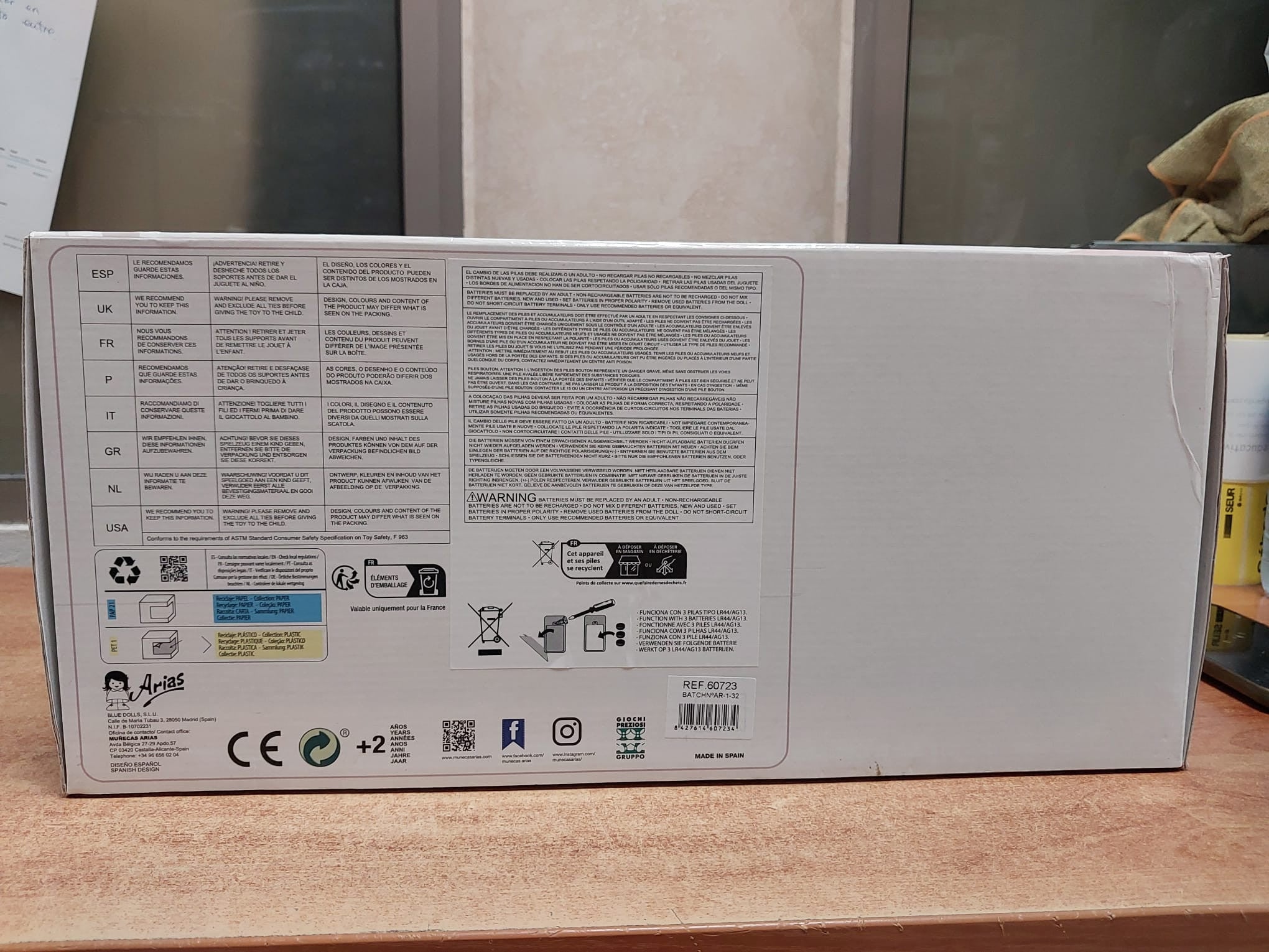 Muñeca elegance 40 cm cris azúl con mecanismo de lloro - arias 60723